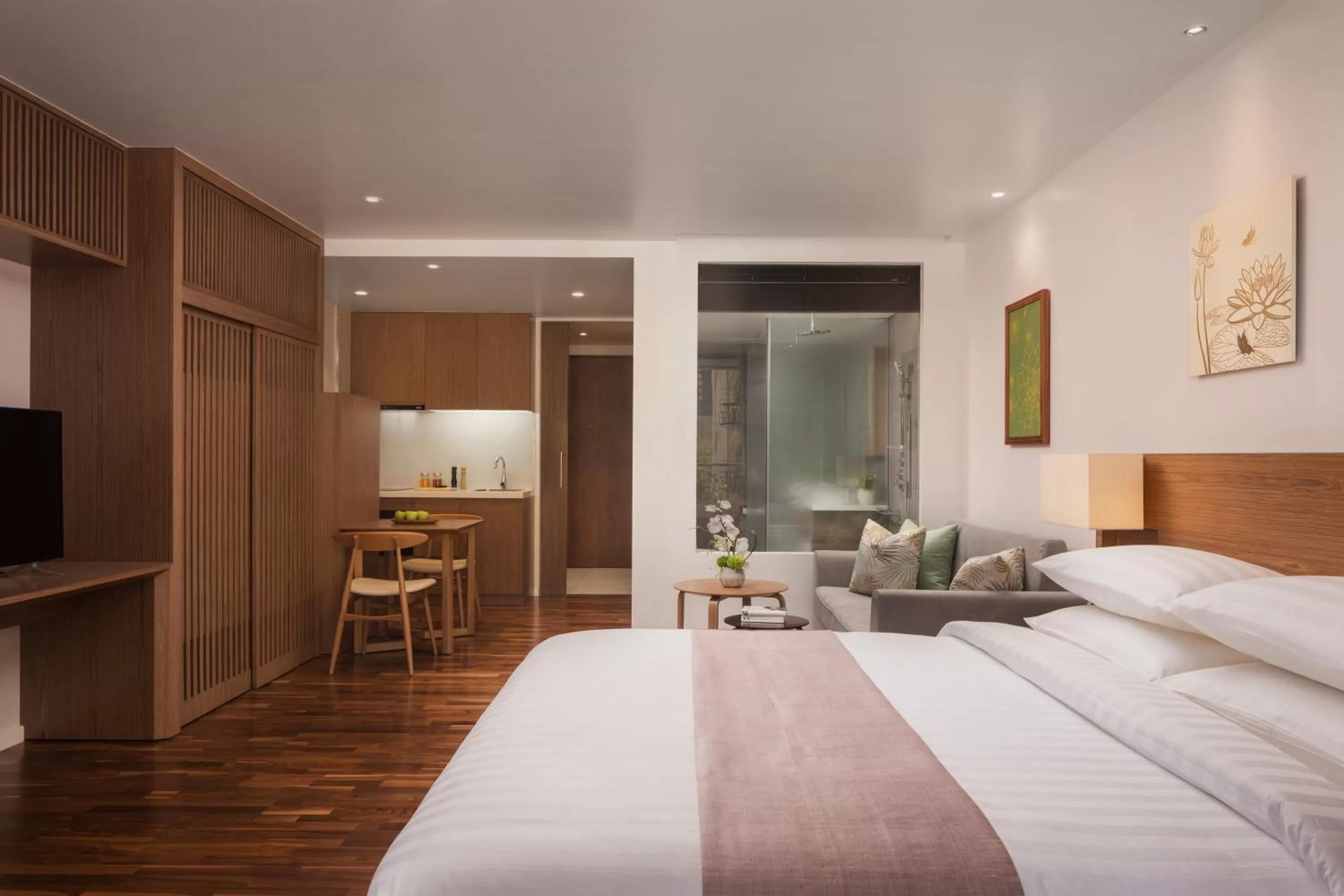 Bedroom, Bed in Hotel Emion Phnom Penh