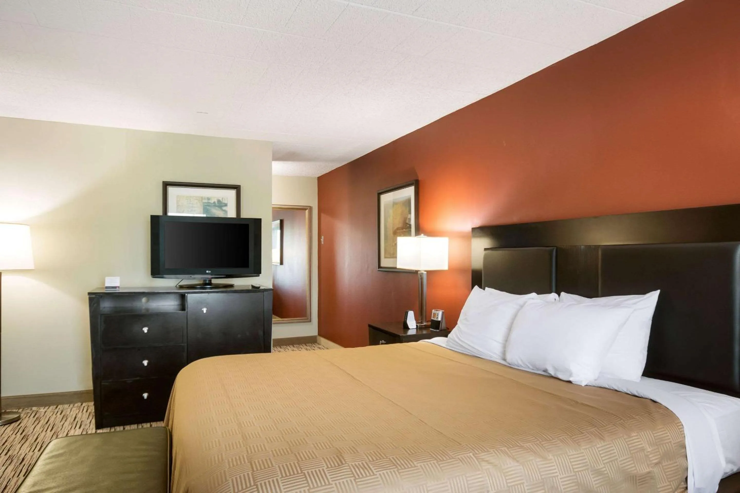 Photo of the whole room, Bed in Exton Hotel and Conference Center