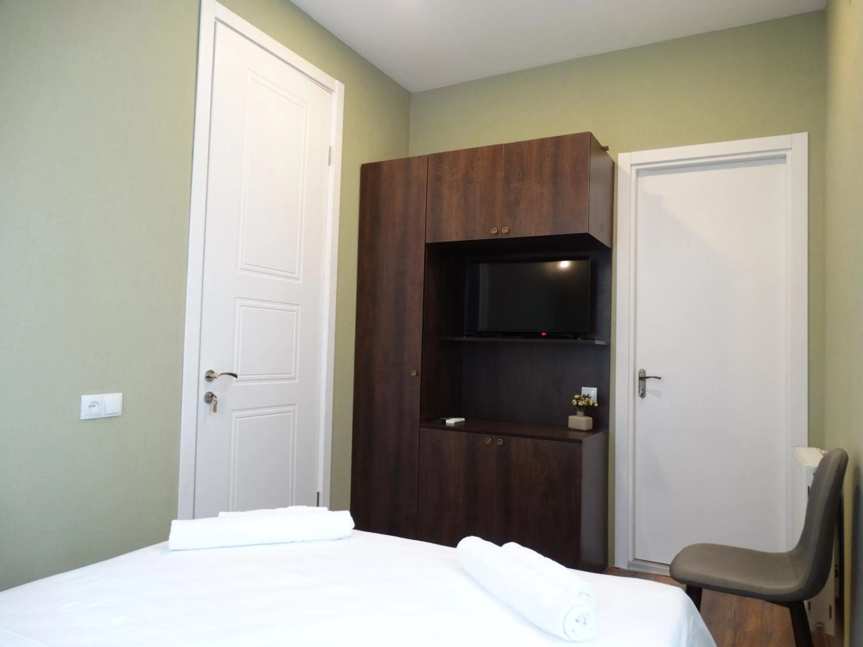 Photo of the whole room, Bed in Hotel Boutique IVERIA