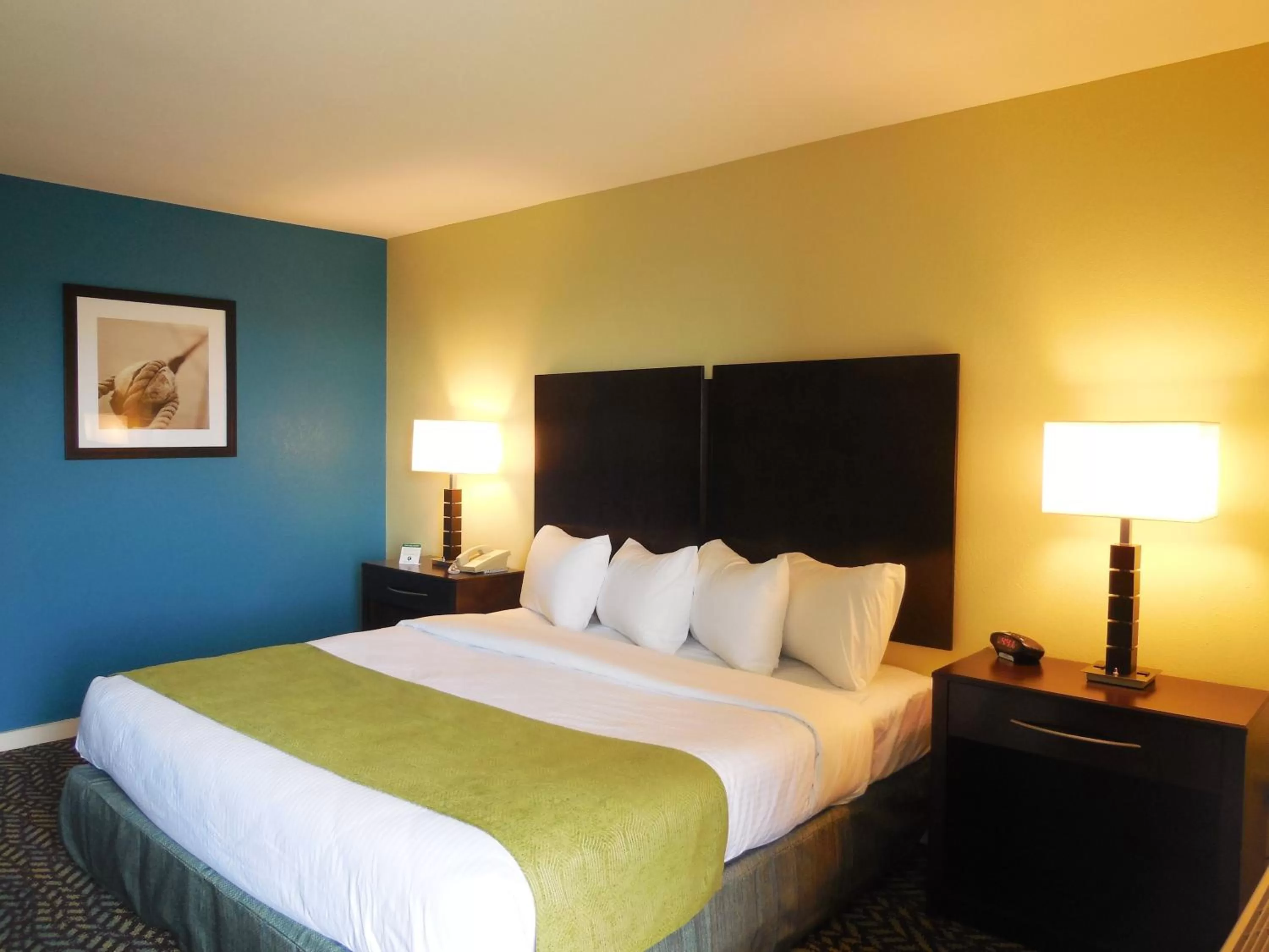 Bedroom, Bed in Anchor Inn