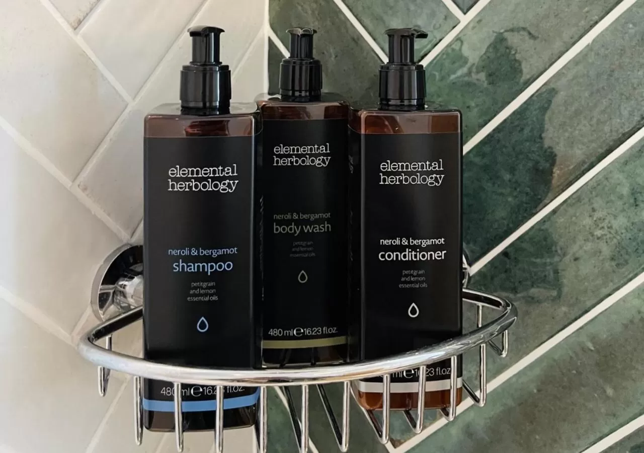 Bathroom in Rooms at Haslar Marina