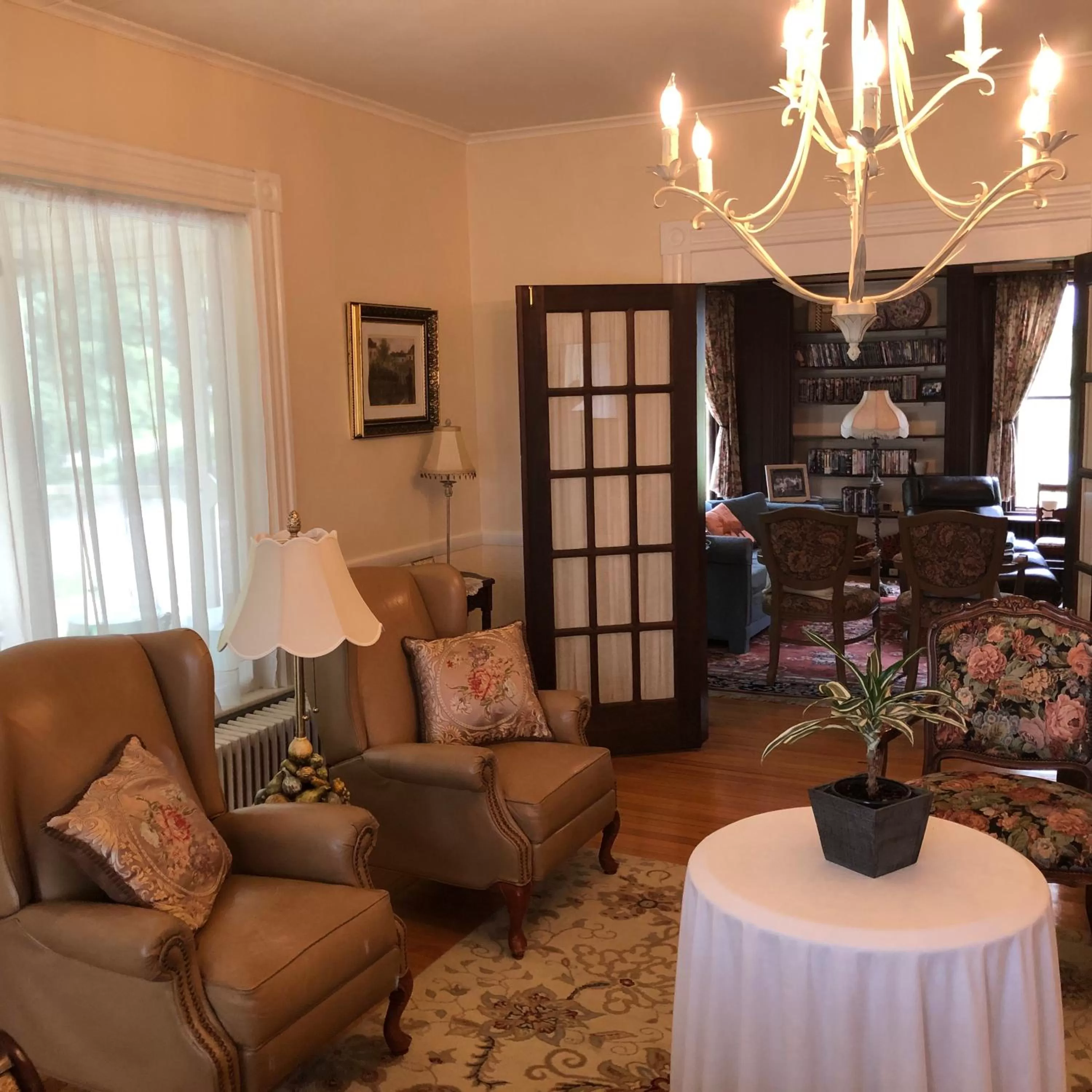 Living room in Guilford Bed and Breakfast