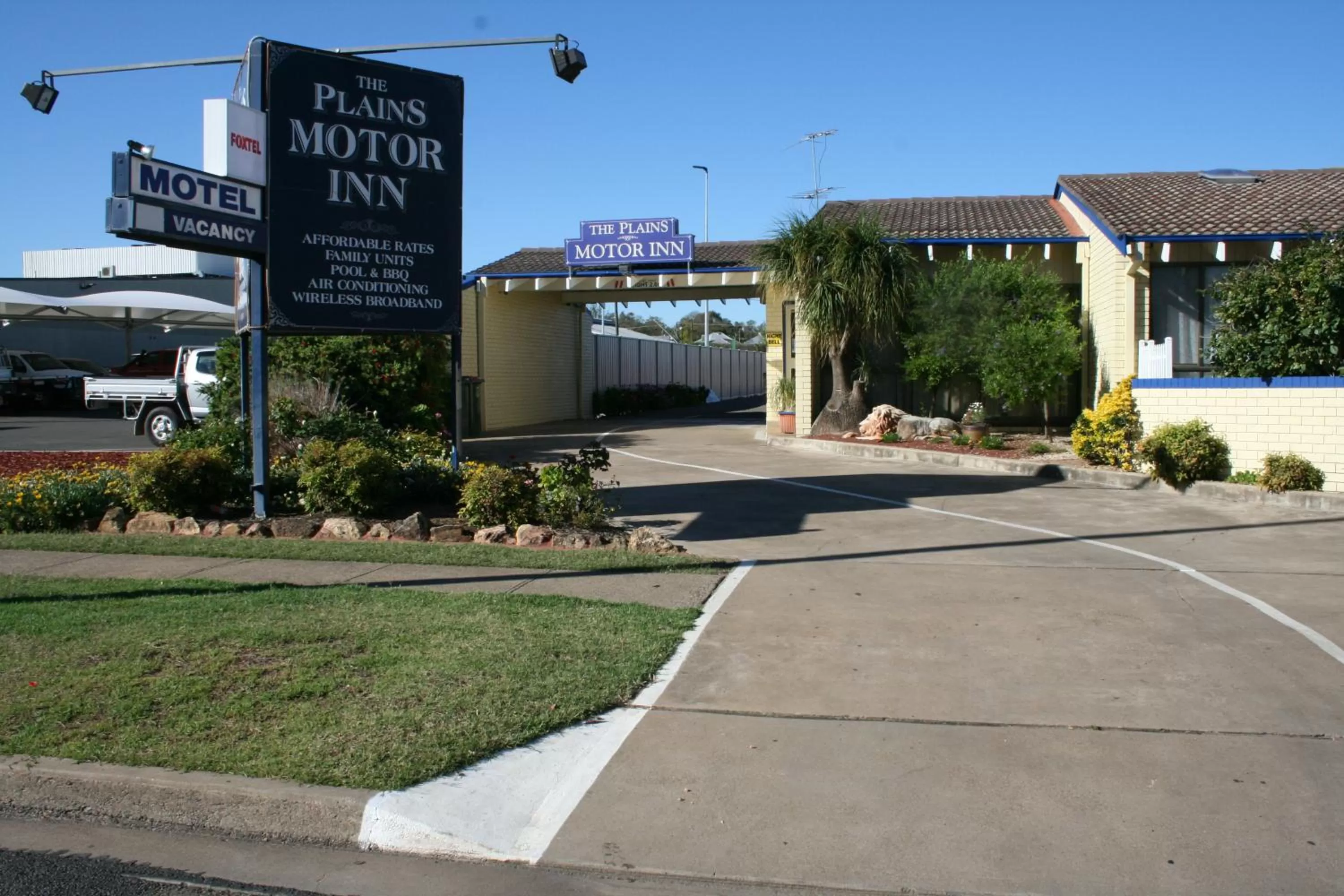 Street view, Garden in The Plains Motor Inn
