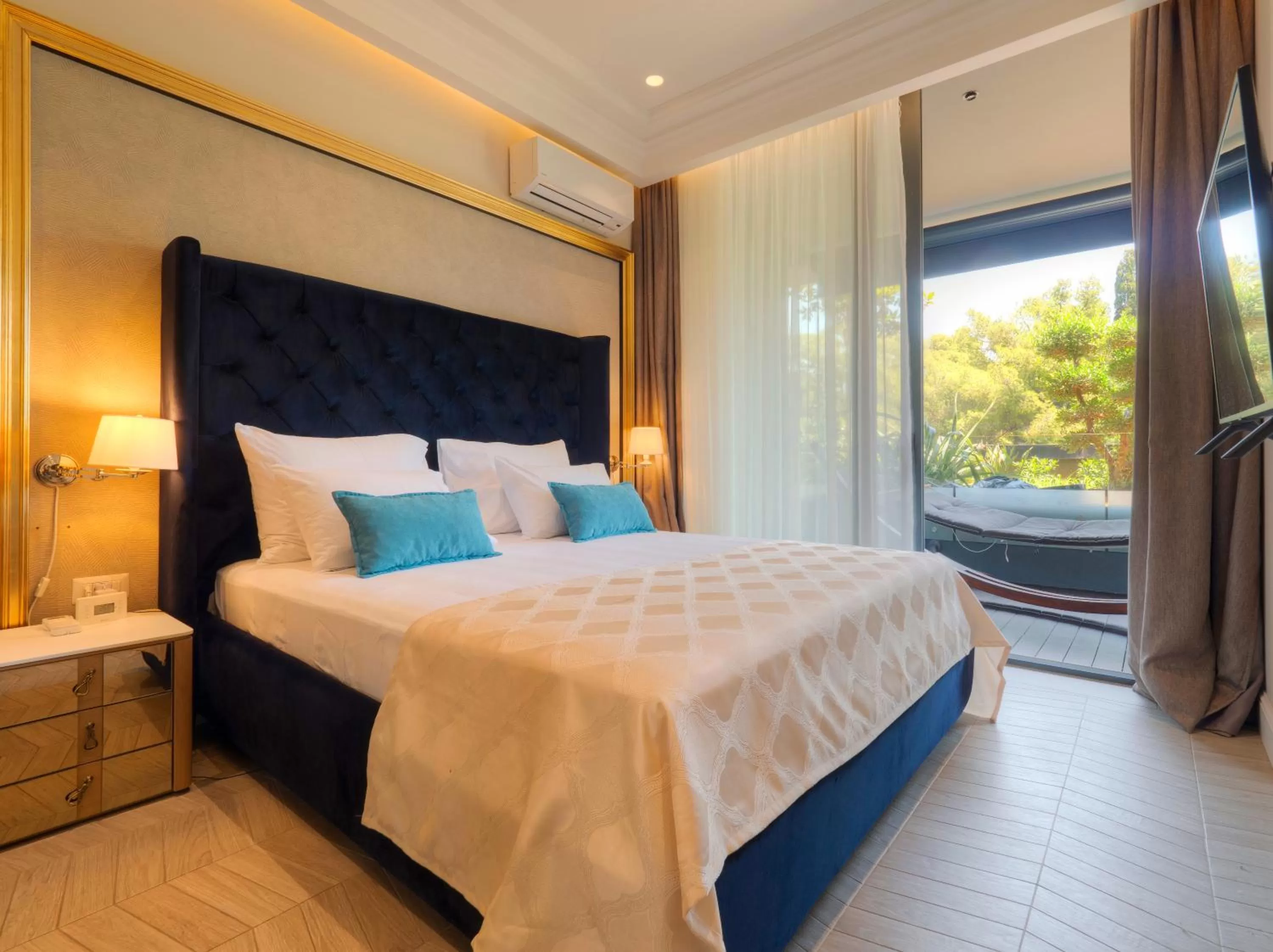 Bed in Apartments PERLA Budva