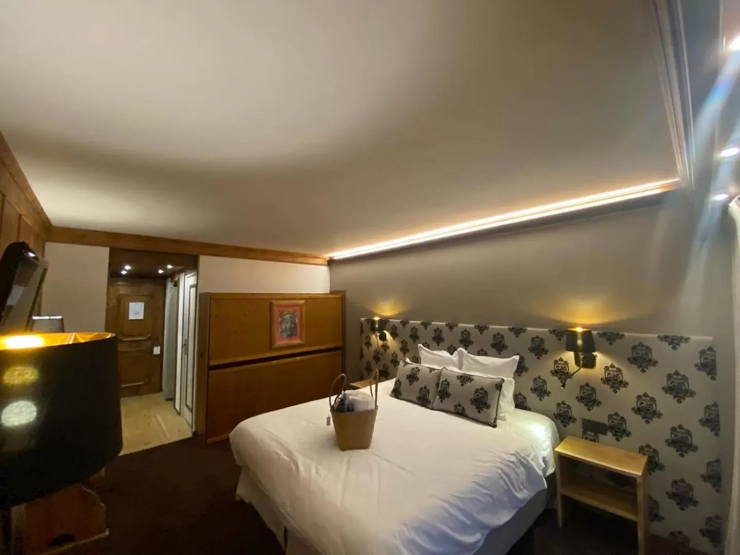 Bedroom, Bed in Hôtel Macchi Restaurant & Spa