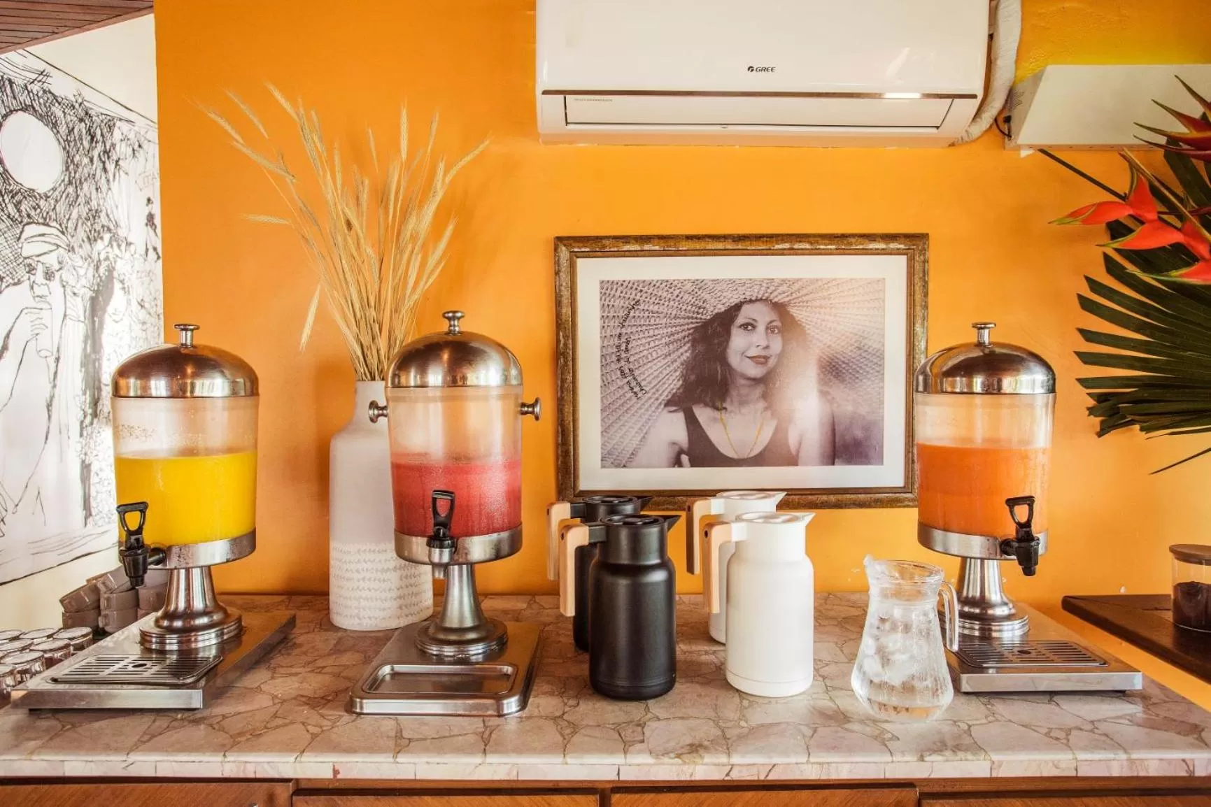 Food and drinks in CASA Di VINA Boutique Hotel