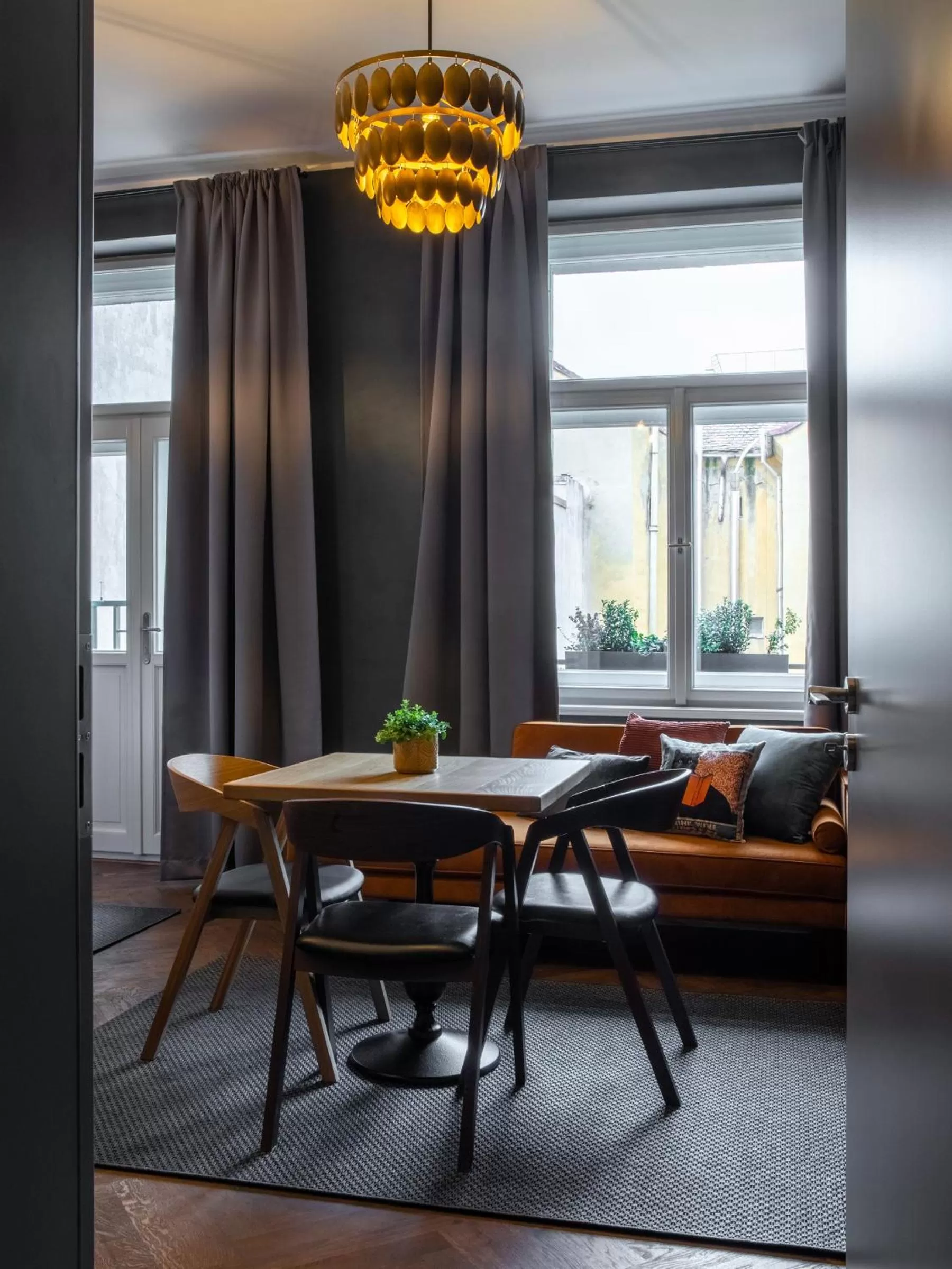 Photo of the whole room in The Viaduct - Suites & More