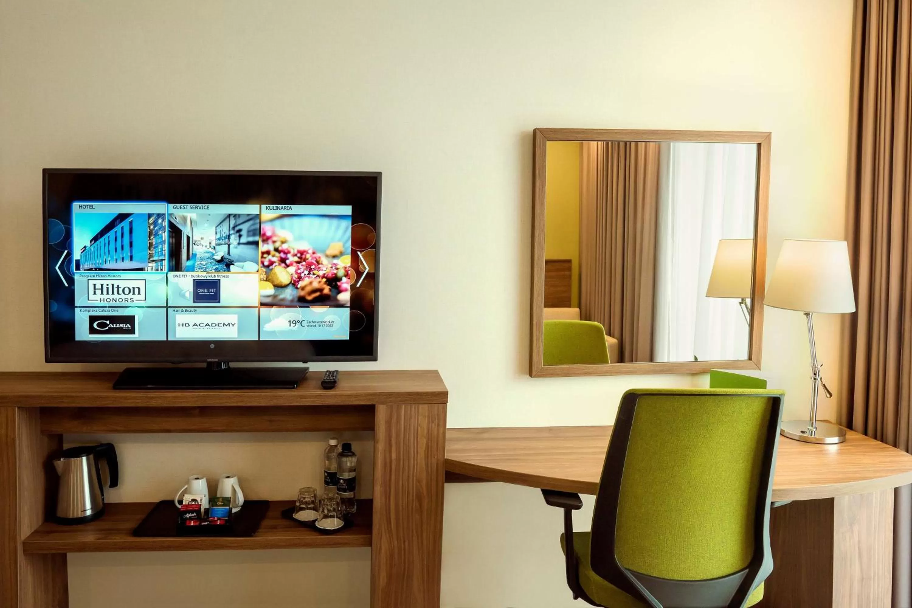 Bedroom in Hampton By Hilton Kalisz