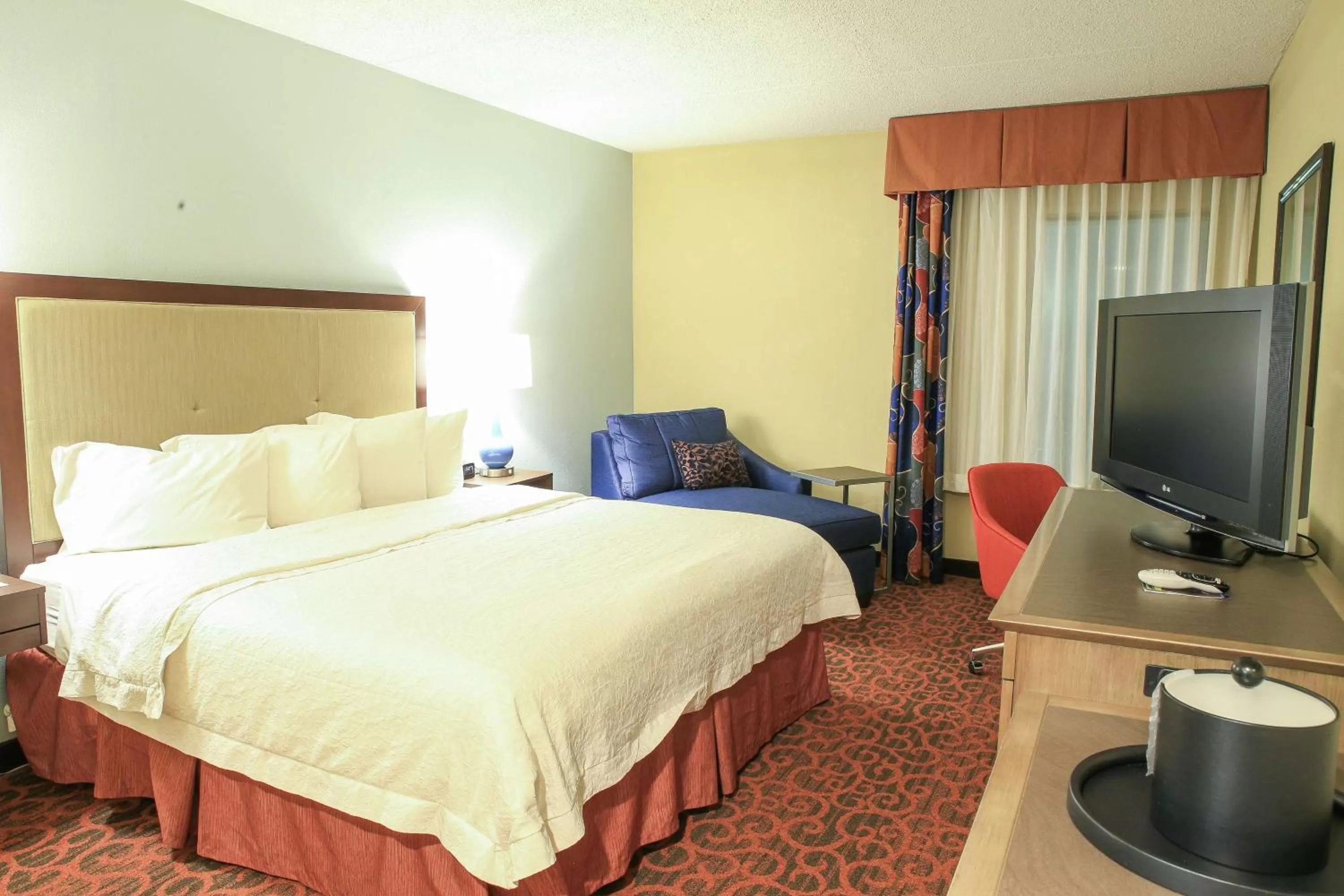 King Room - Disability Access/Non-Smoking with Tub in Hampton Inn Bordentown