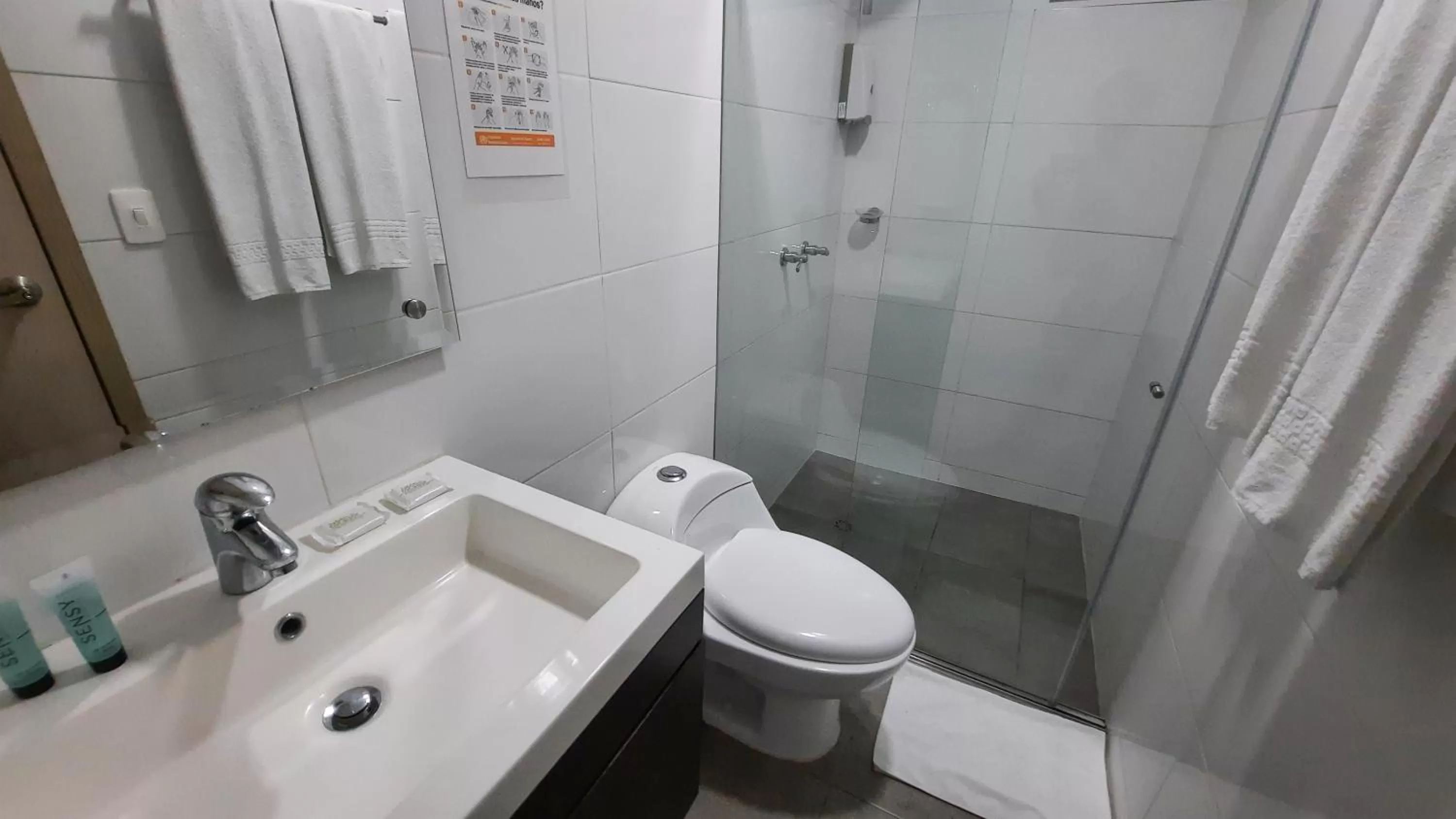 Shower in Bayit Tov Circunvalar Hotel