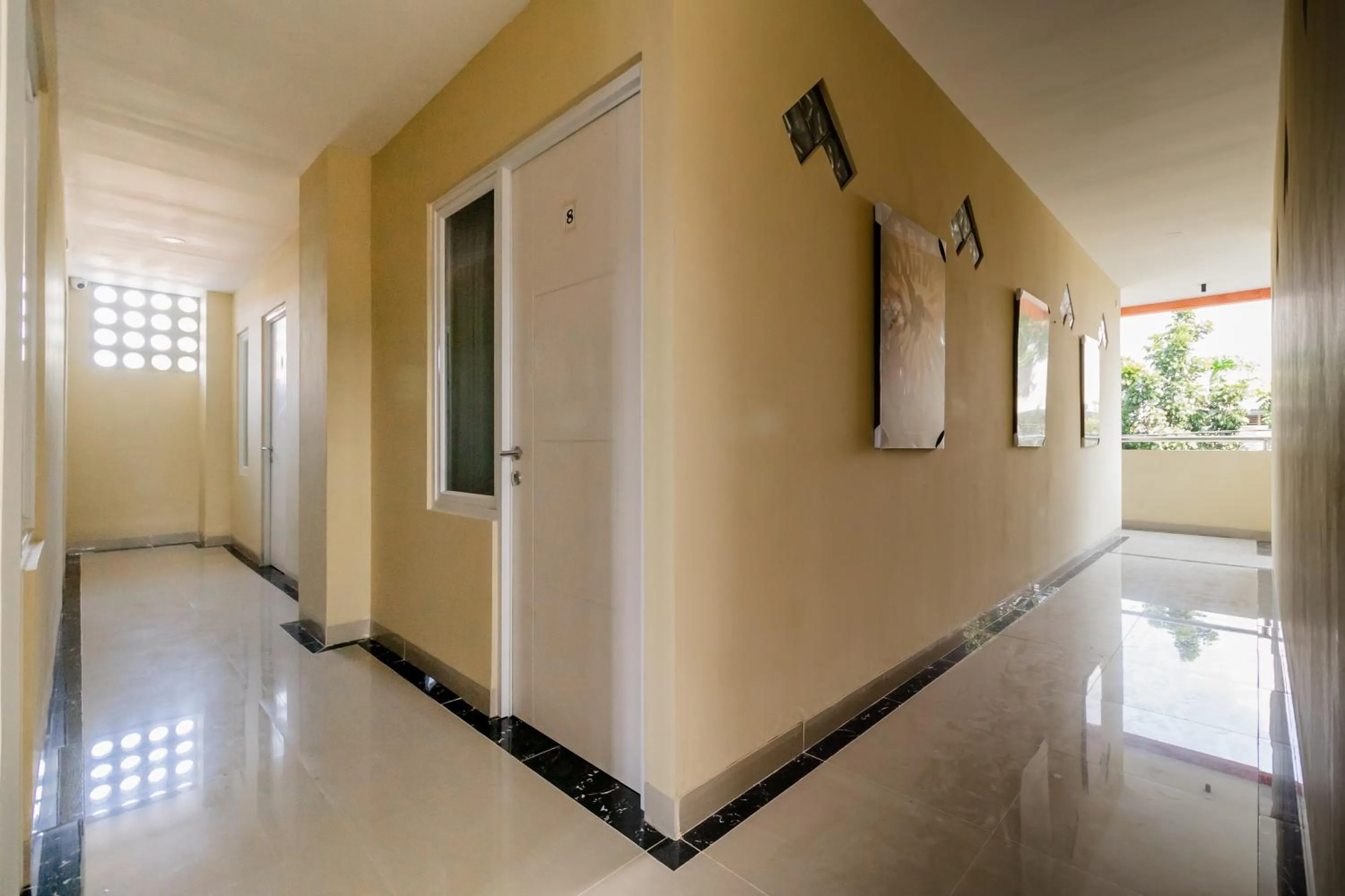 On-site shops in RedDoorz near Plaza Atrium Senen