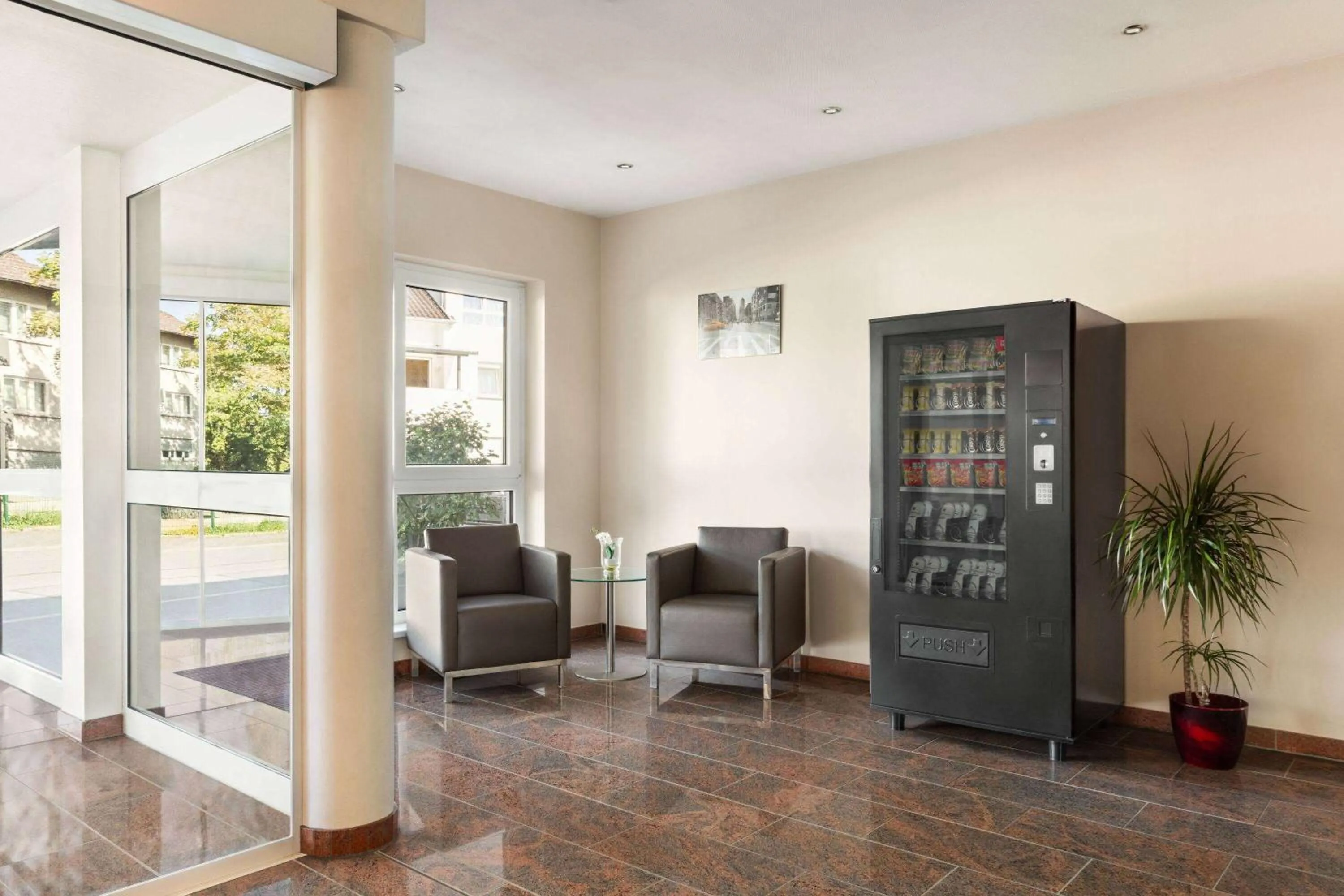 Lobby or reception in Amedia Frankfurt Russelsheim Trademark Collection by Wyndham