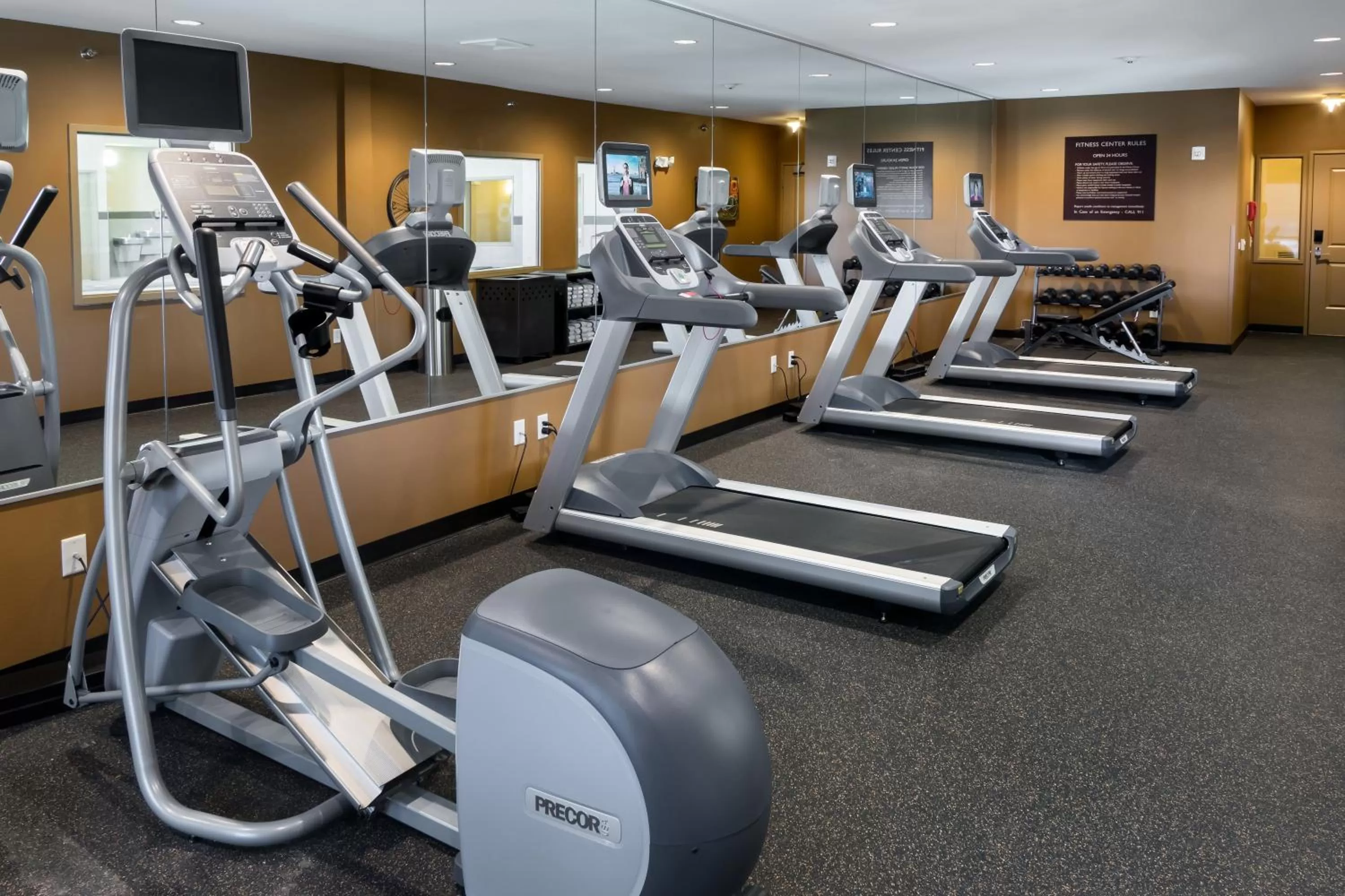 Fitness centre/facilities in ClubHouse Hotel & Suites Fargo