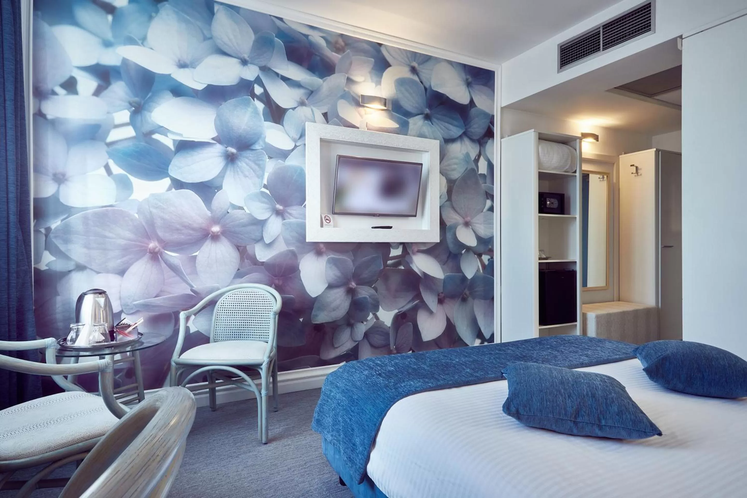 TV and multimedia, Bed in Continental Forum Sibiu