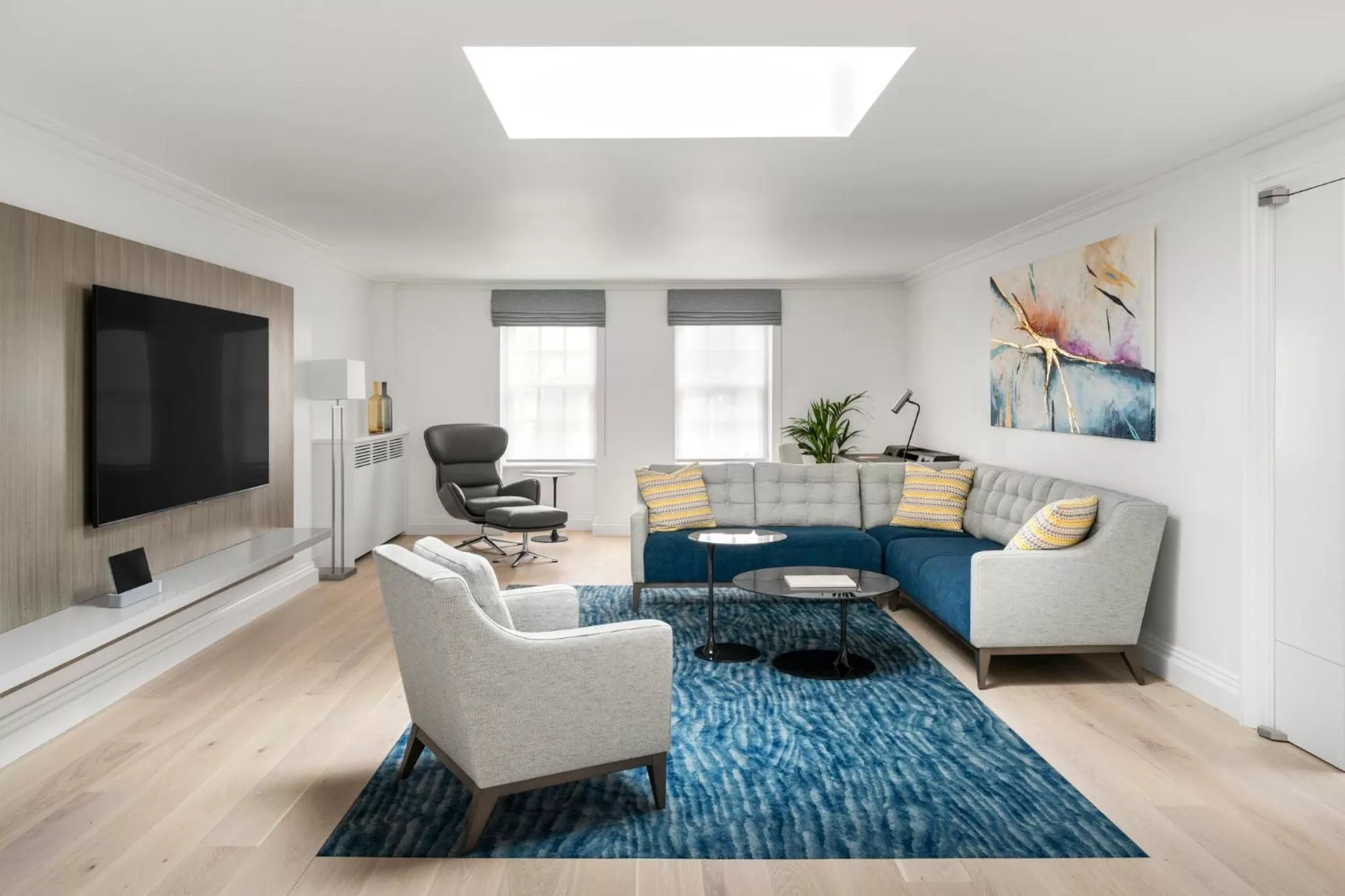 Photo of the whole room in COMO Metropolitan London