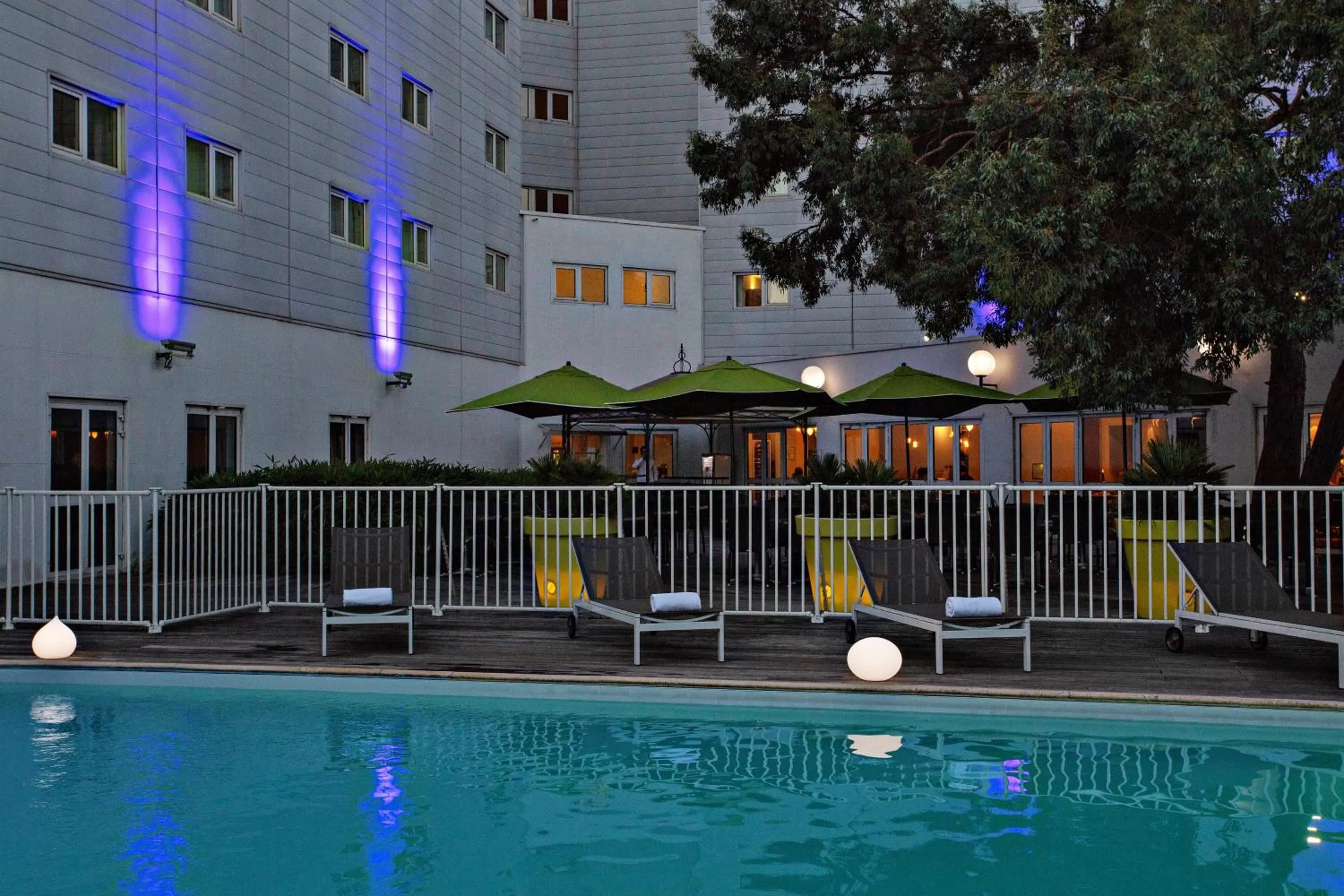 Swimming pool in Novotel Paris Orly Rungis Aéroport