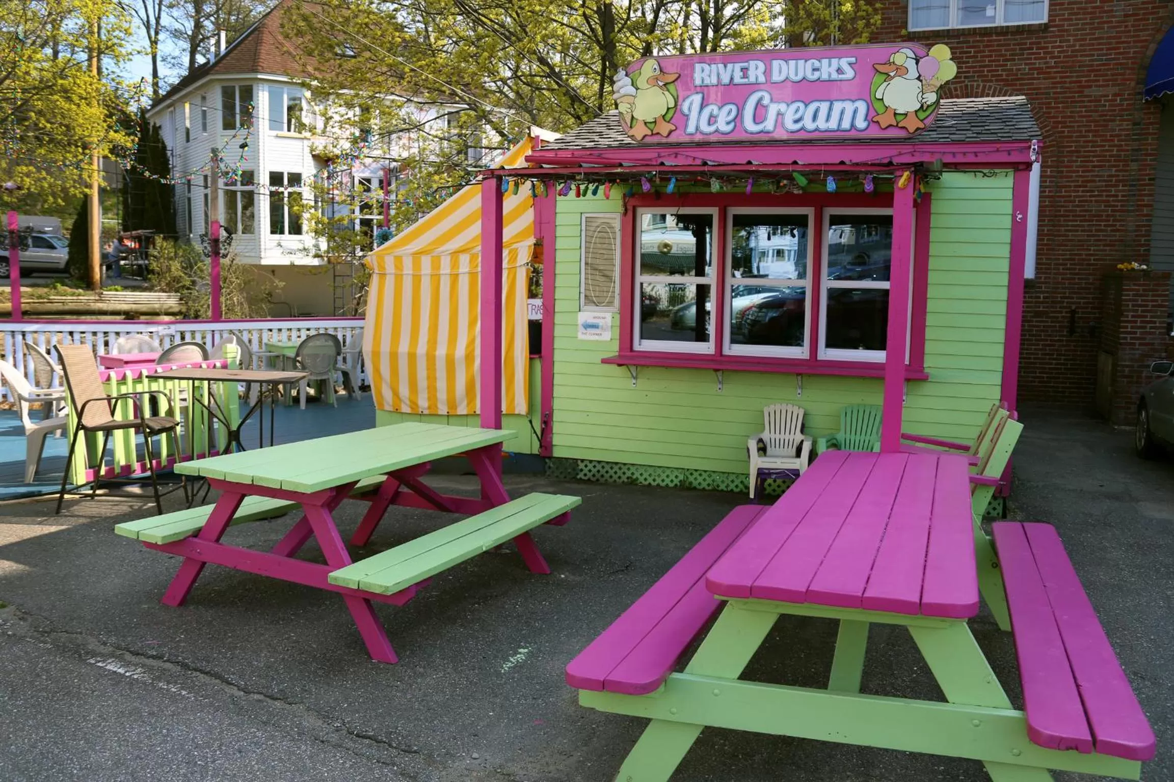 Property building in Camden Riverhouse Hotel and Inn