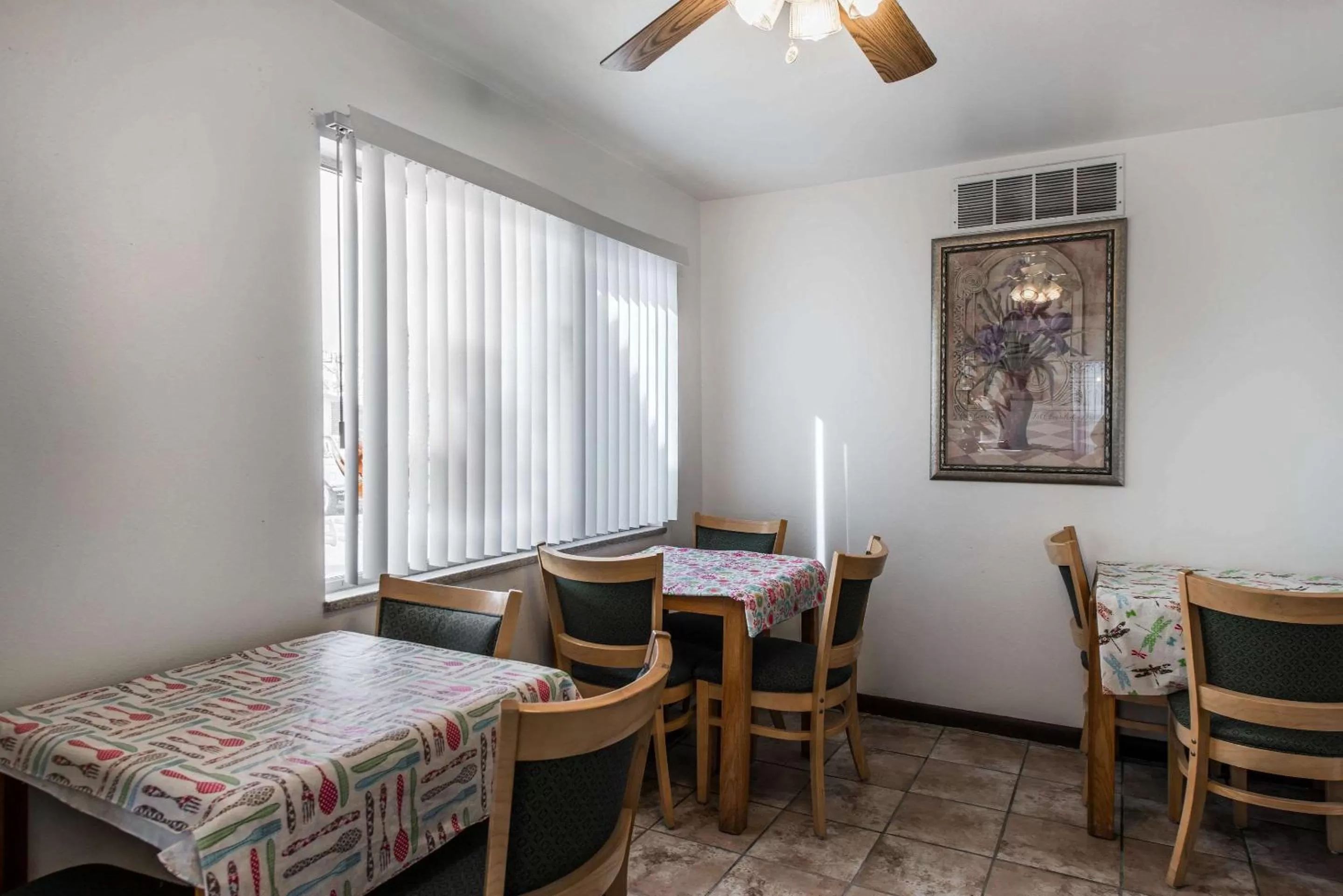 Restaurant/places to eat in Rodeway Inn