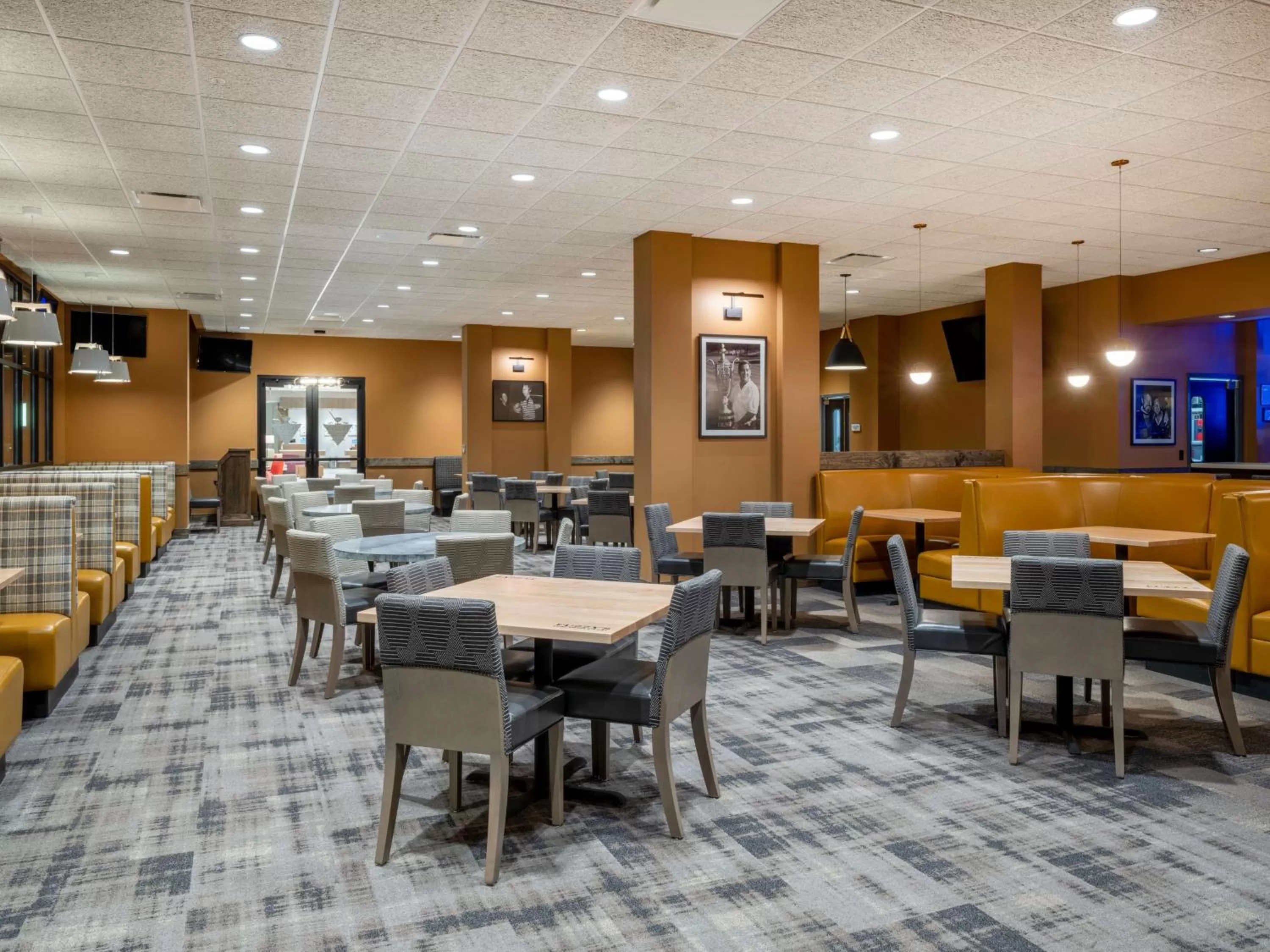 Restaurant/places to eat in Hilton Garden Inn Jeffersonville, In