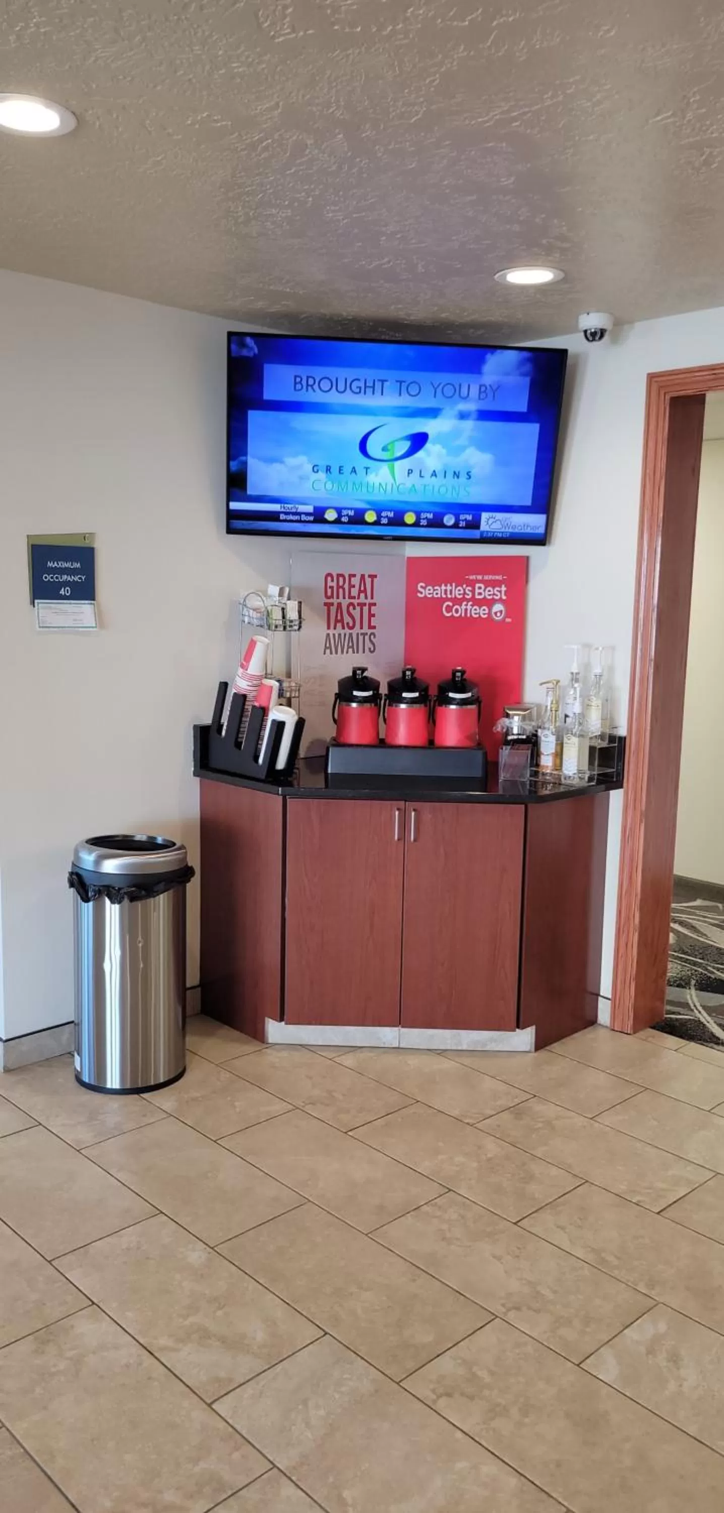 Coffee/tea facilities in Boarders Inn & Suites by Cobblestone Hotels - Broken Bow
