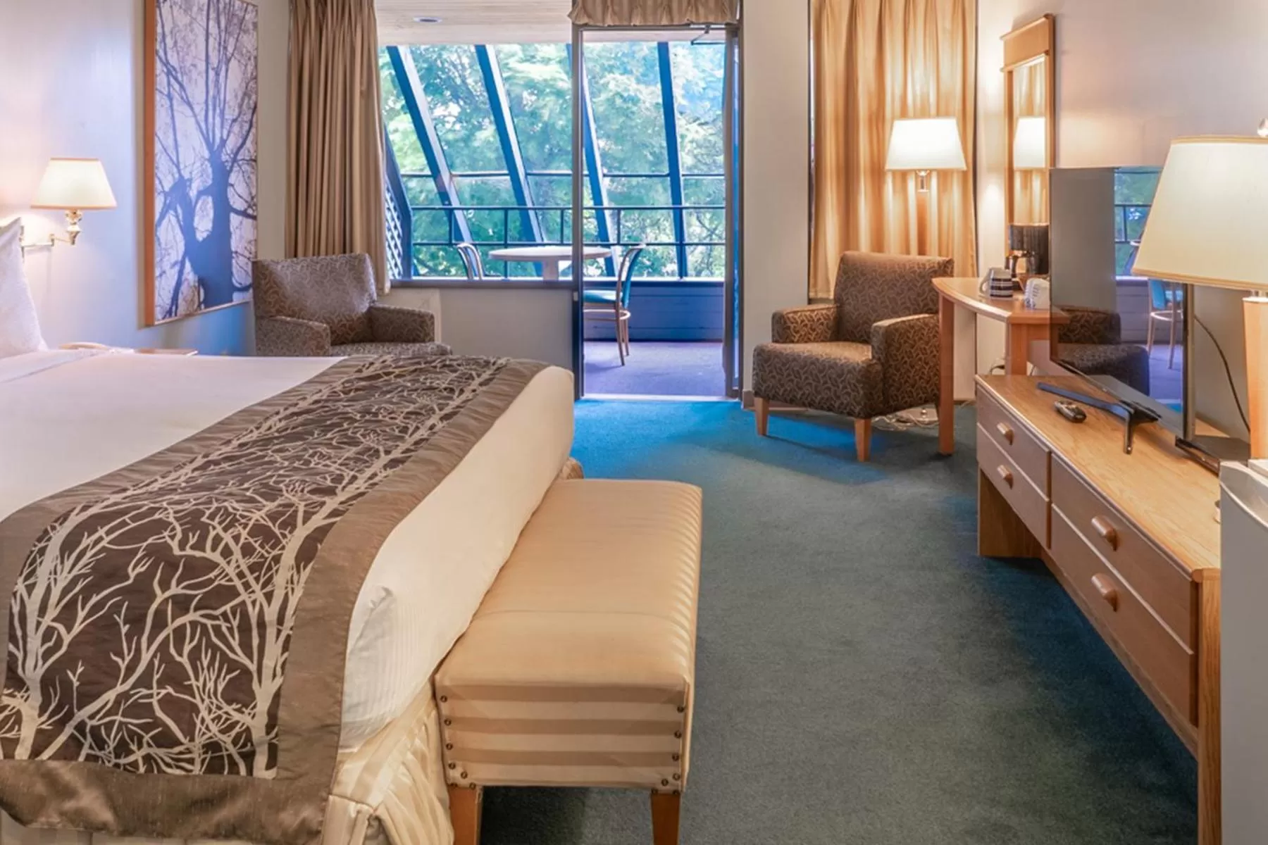 Property building, Bed in The Cedars Inn Hotel & Convention Centre