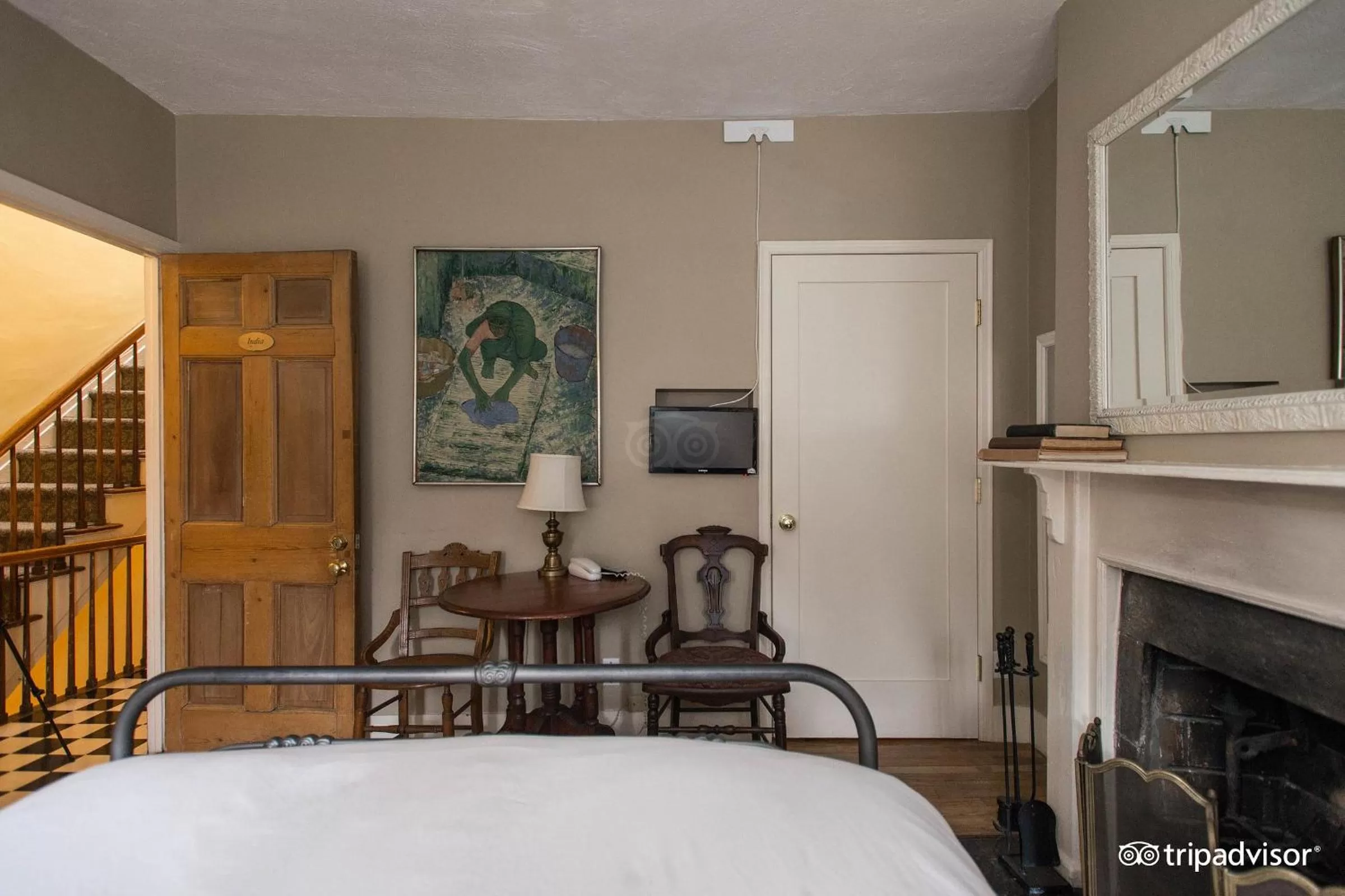 Seating area, Bed in Incentra Village Hotel