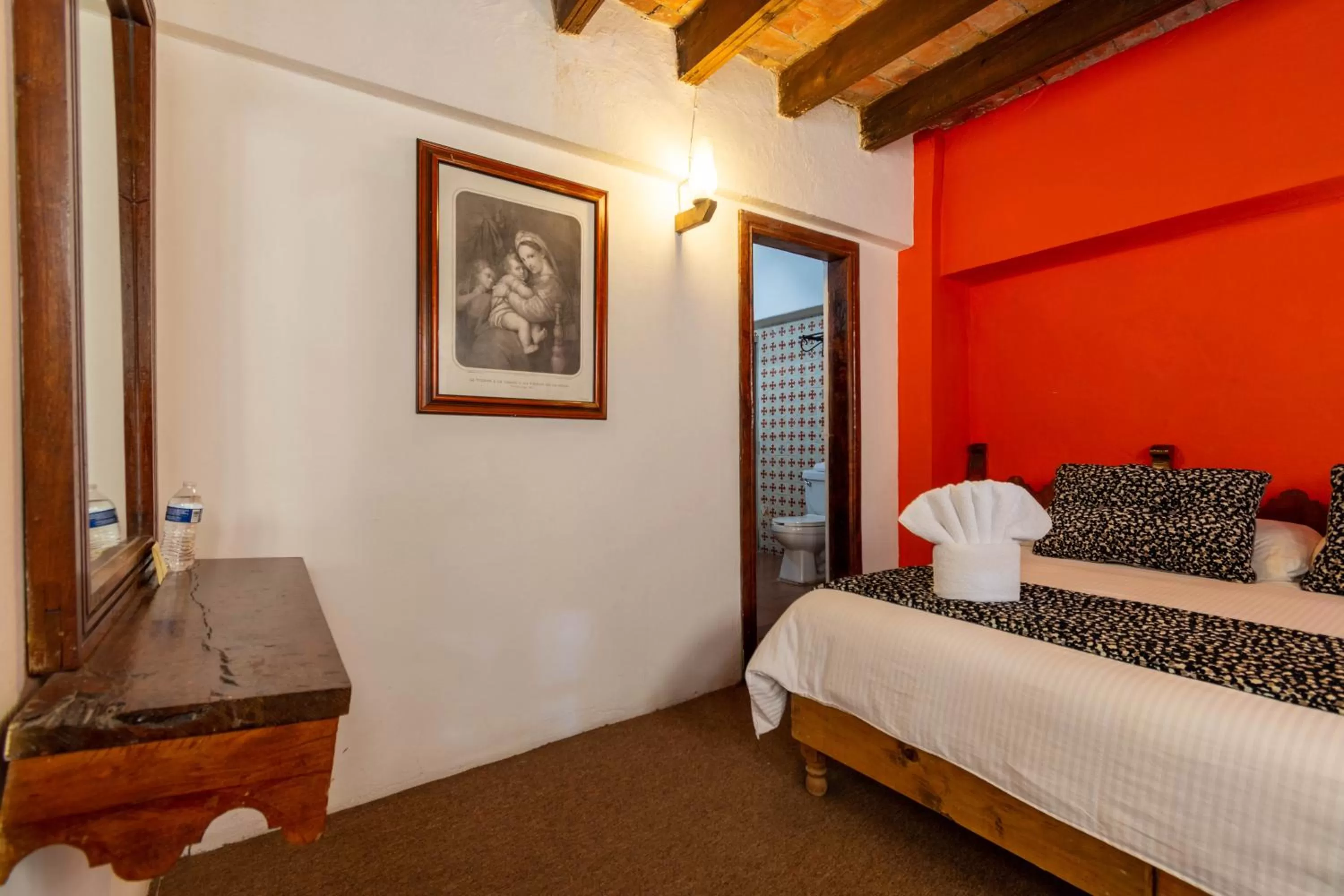 Photo of the whole room, Bed in Hosteria del Frayle