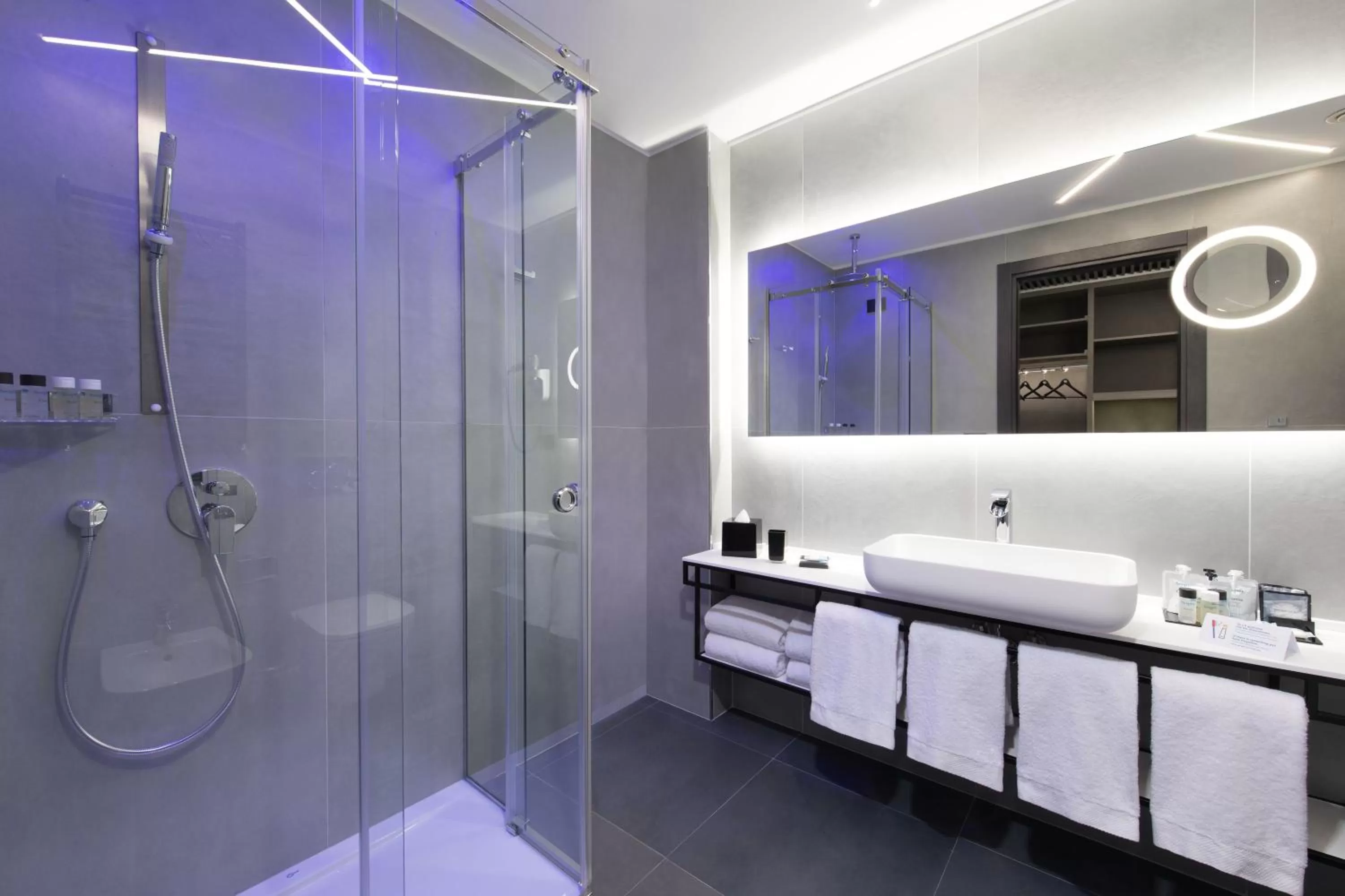 Shower in iQ Hotel Milano