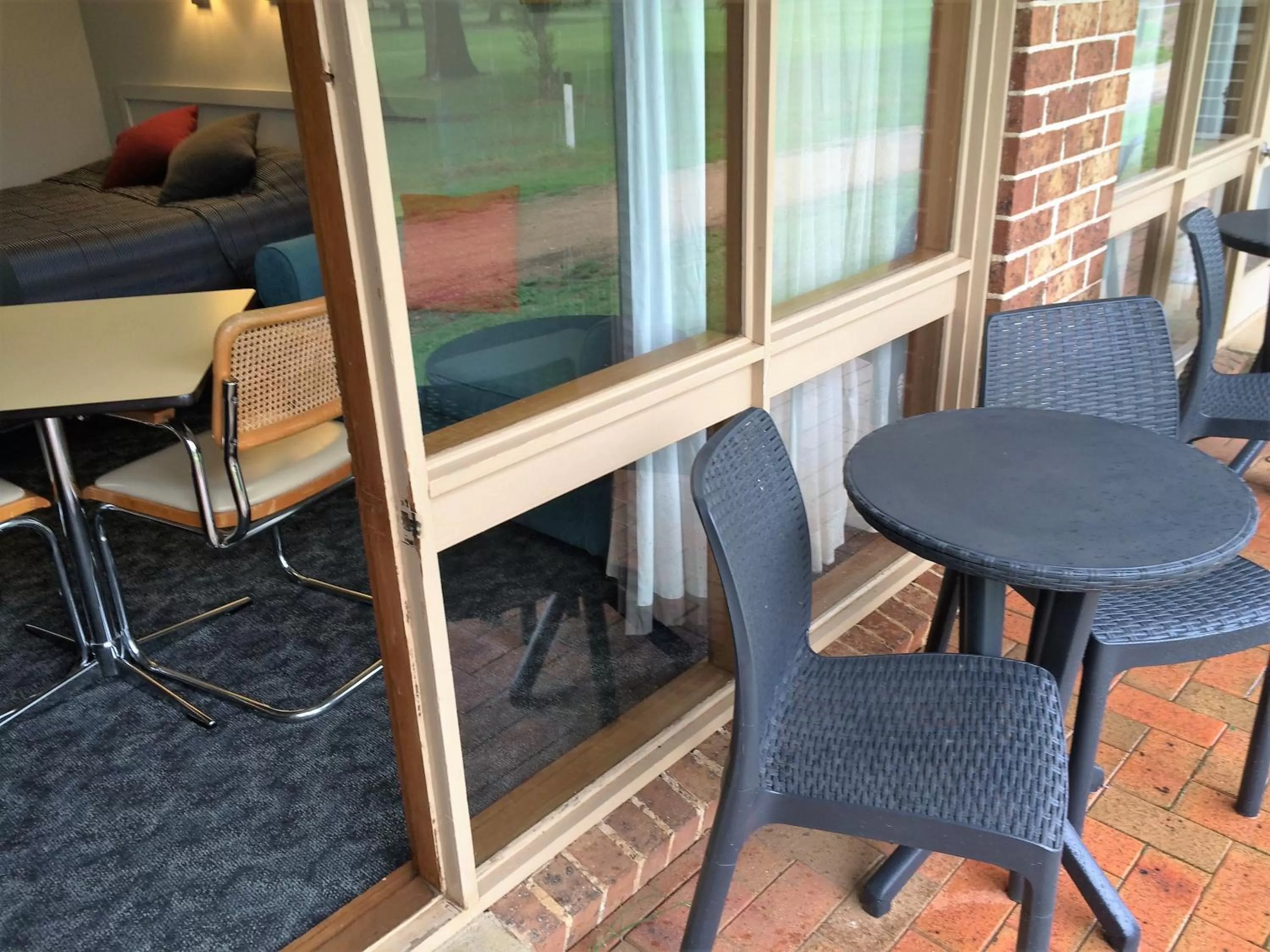 Patio in Town & Country Motor Inn