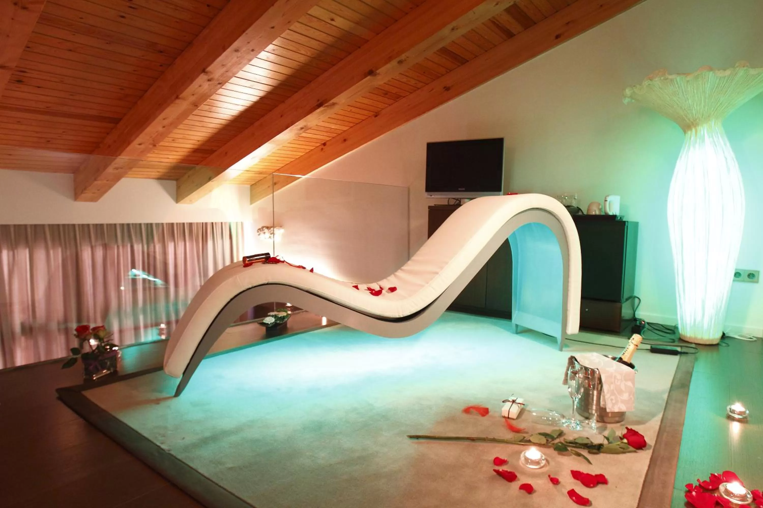 Bed in Hotel Museu Llegendes de Girona