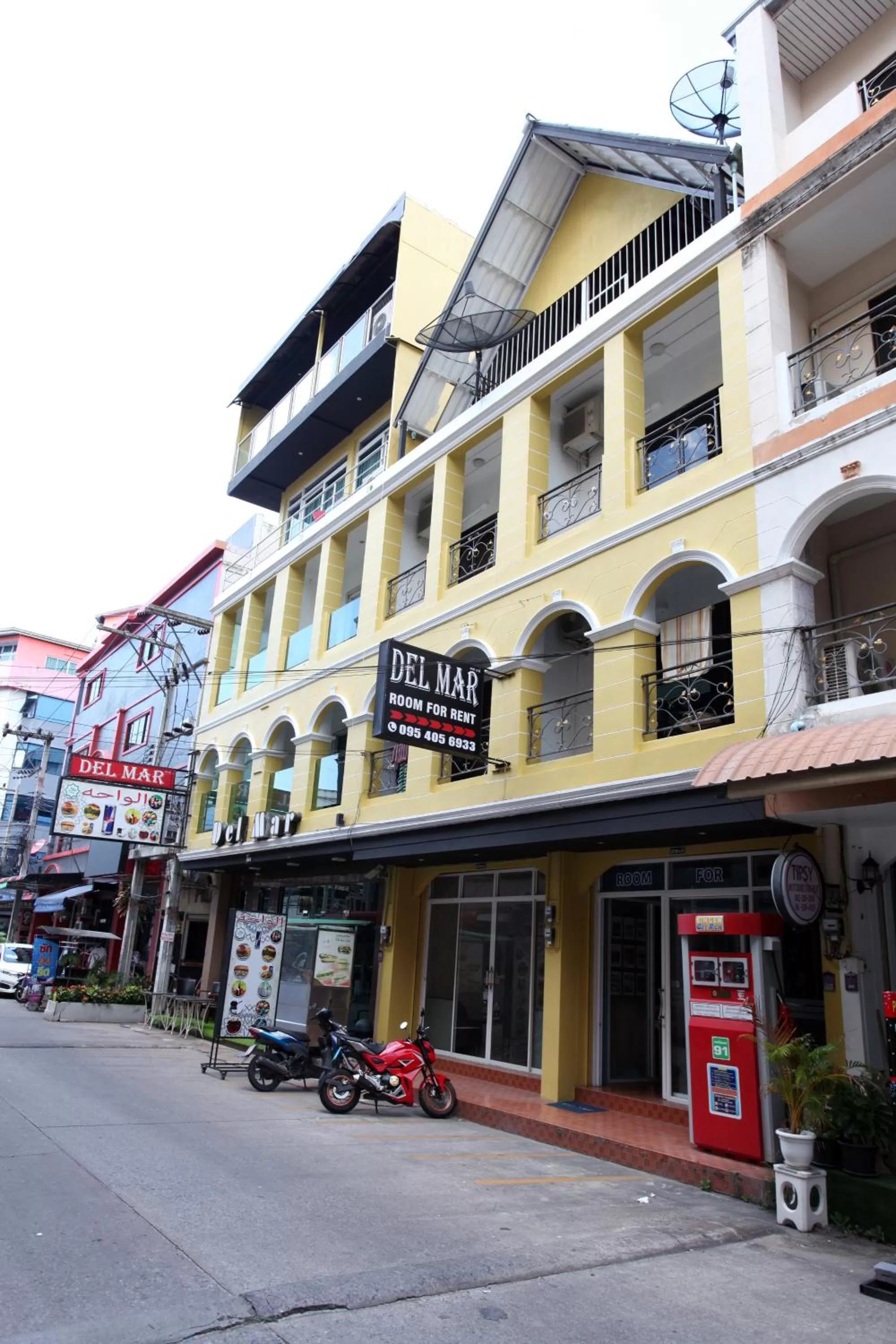 Property Building in DEL MAR RESIDENCE