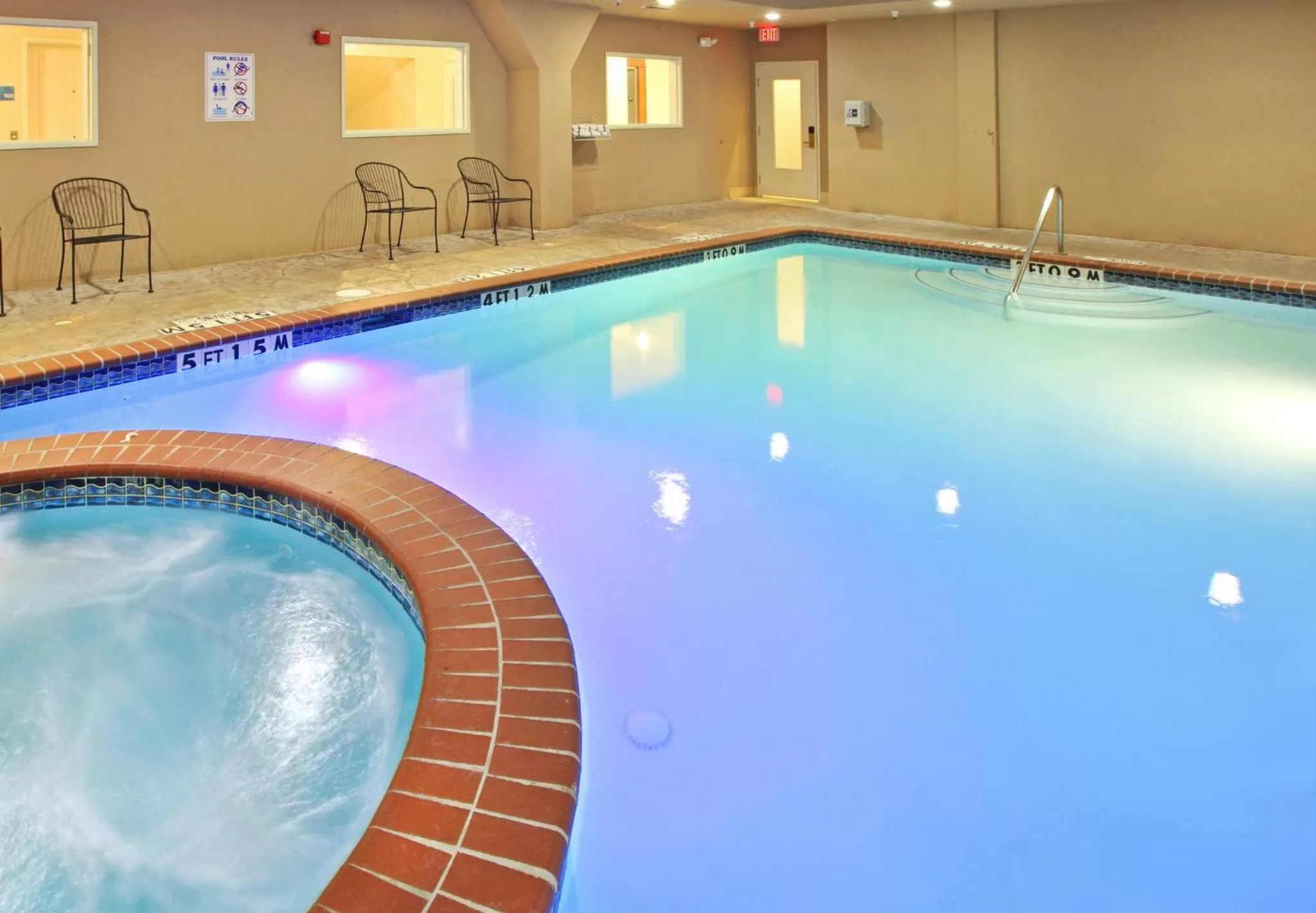 Swimming pool in Holiday Inn Express Hotel & Suites Kilgore North by IHG