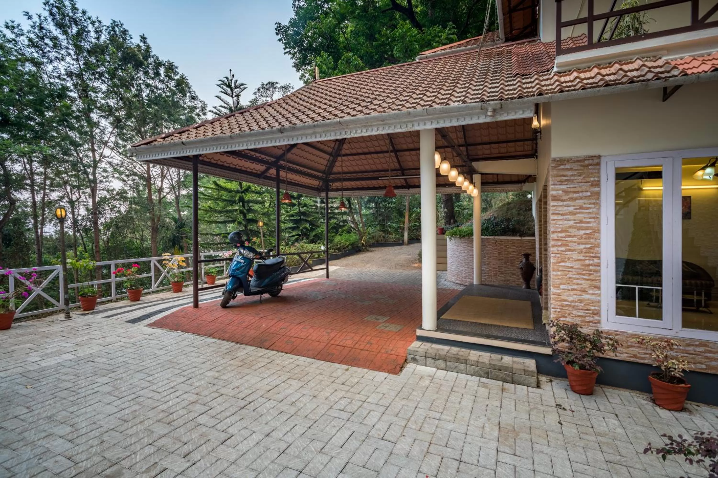 Facade/entrance in Violet Woods