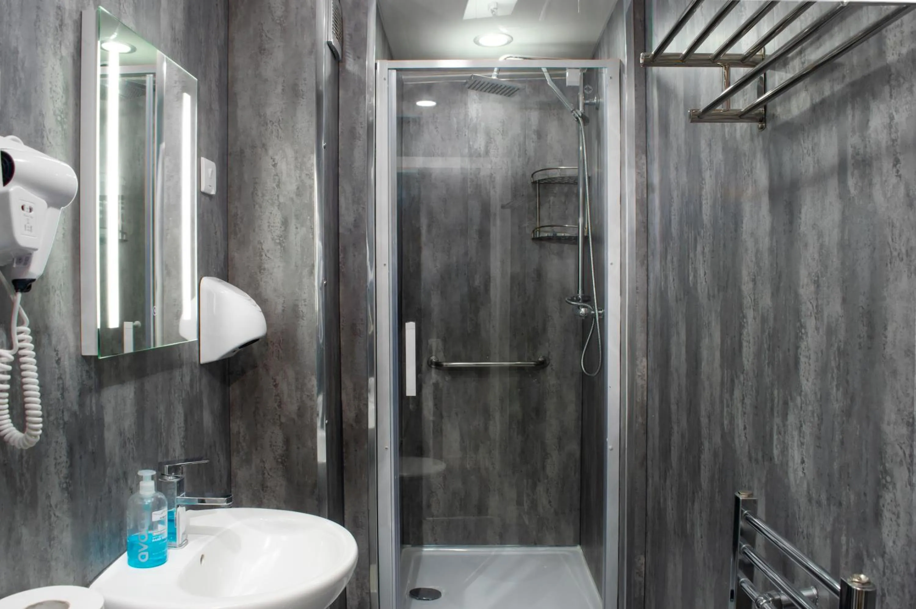 Bathroom in Hotel Express Newcastle Gateshead