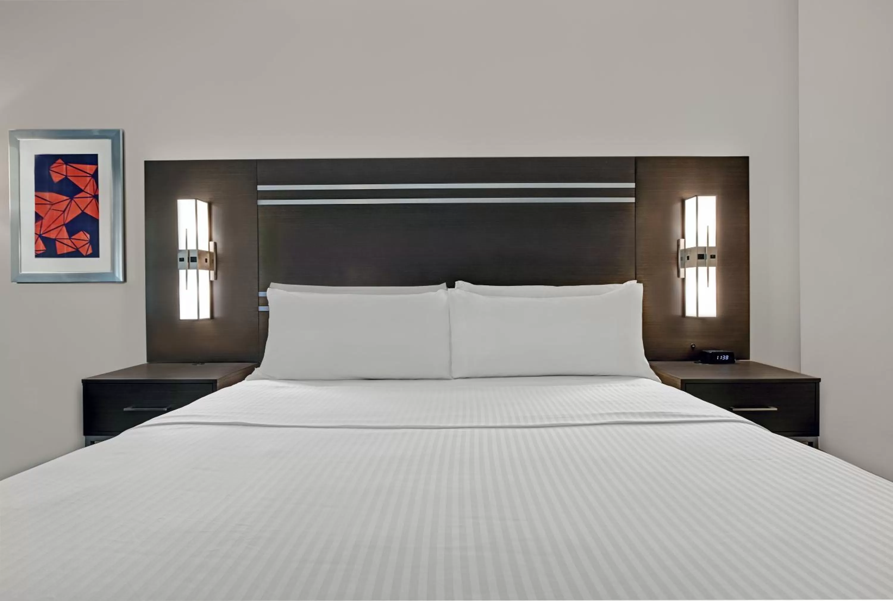 Photo of the whole room, Bed in Holiday Inn Express & Suites Memorial – CityCentre by IHG