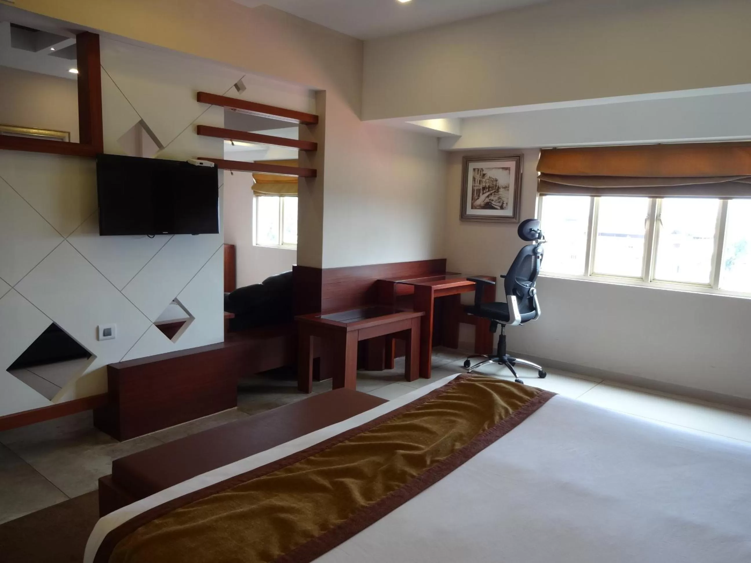 Bed in Paramount Tower