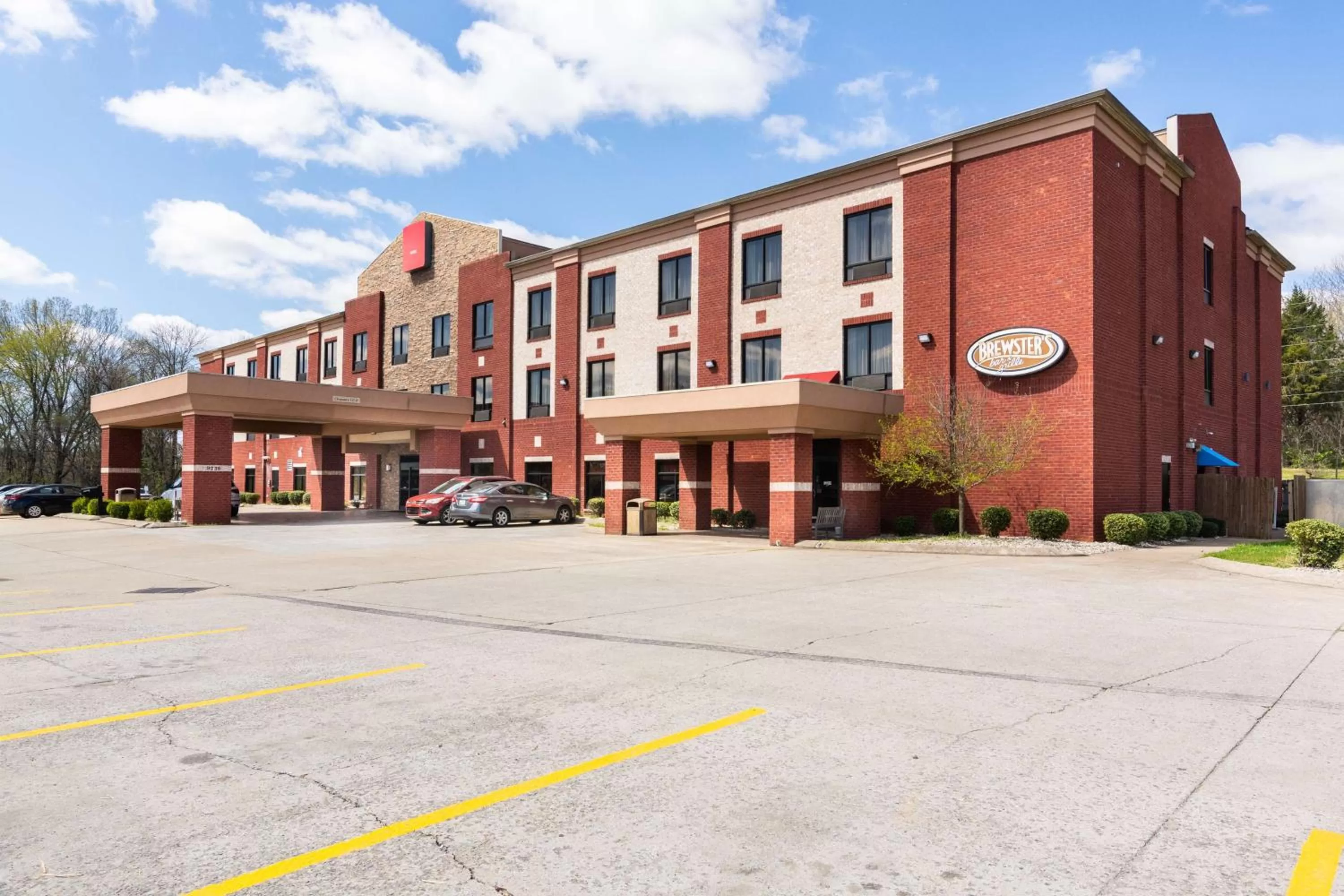 Property building in Portland Inn & Suites
