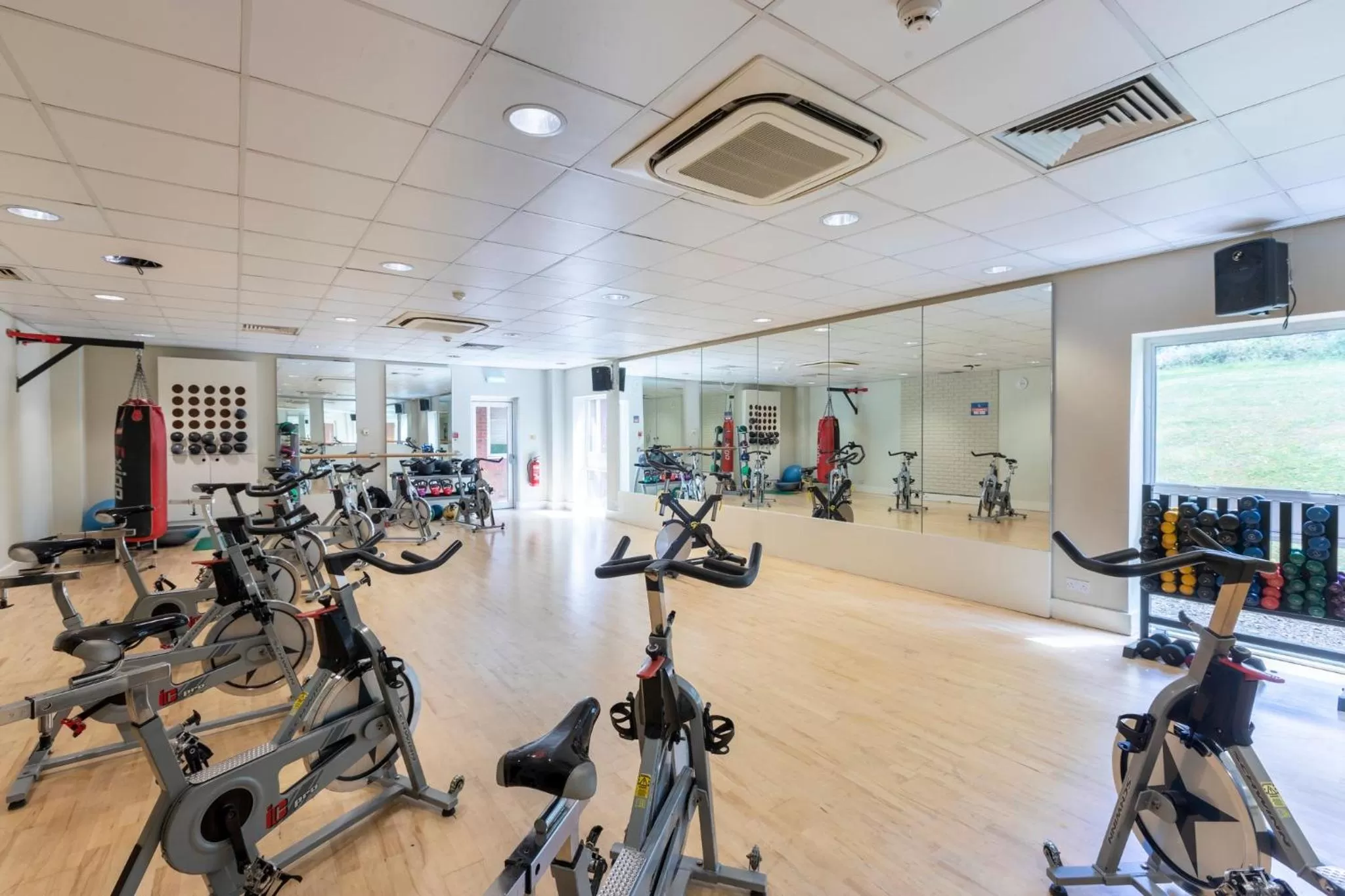 Spa and wellness centre/facilities in Holiday Inn Guildford by IHG
