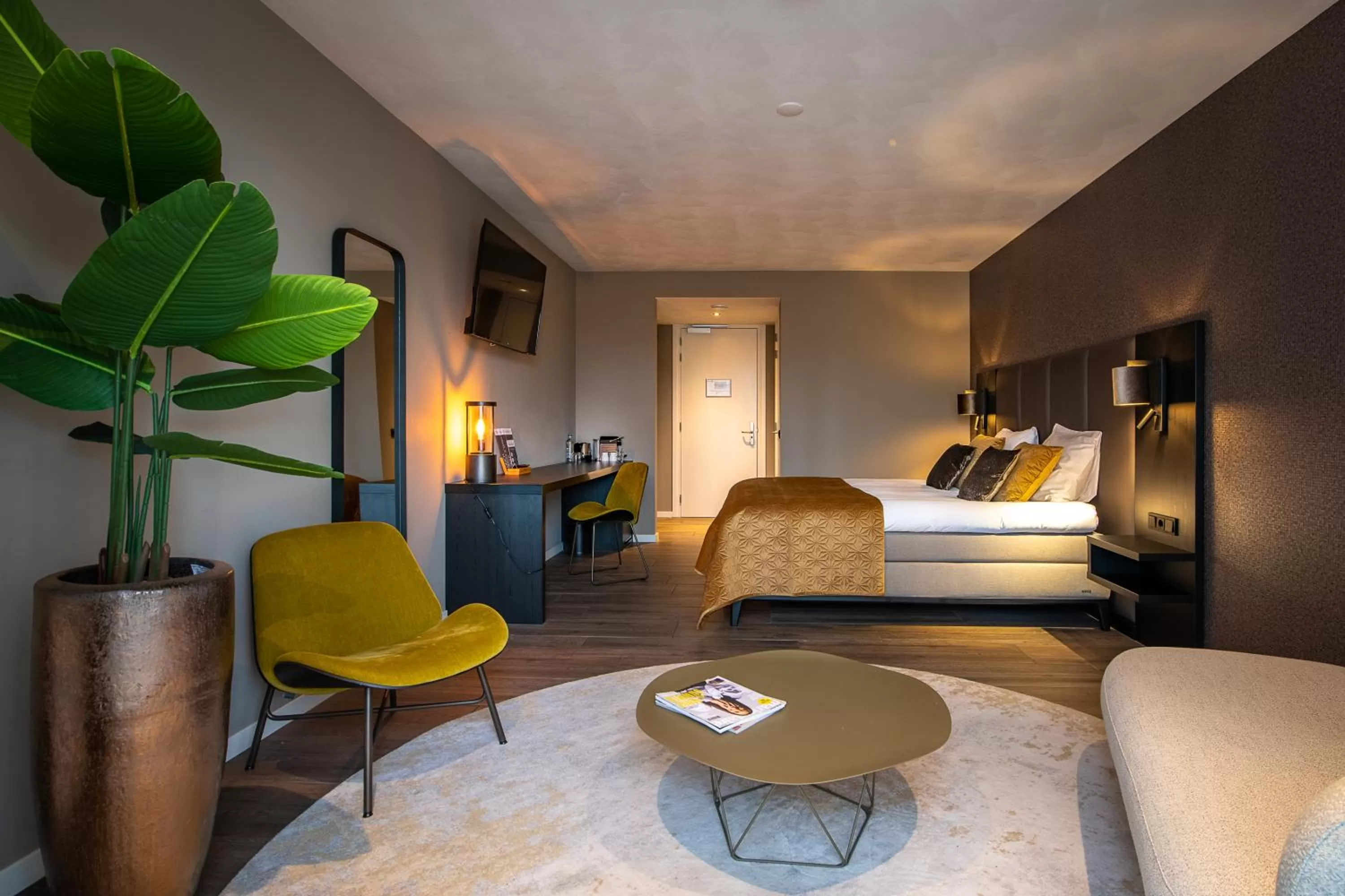 Photo of the whole room, Bed in Maashof