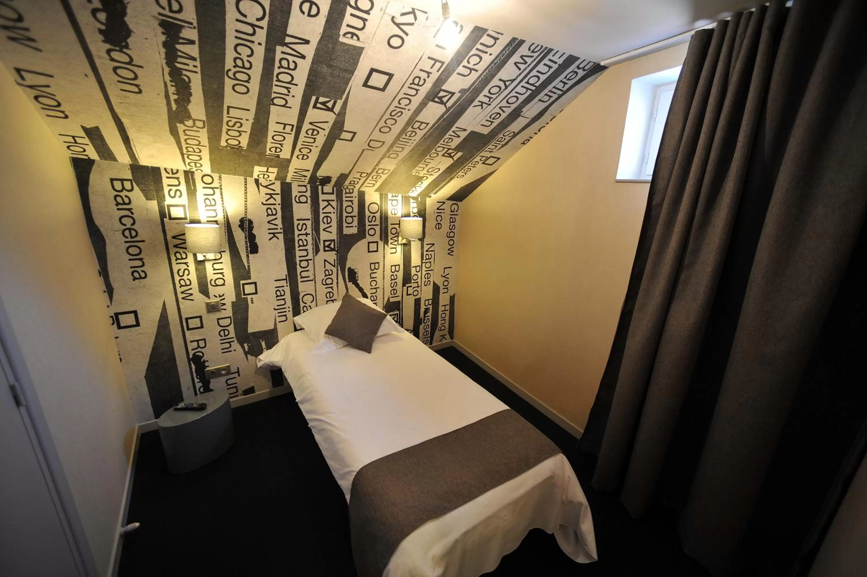 Photo of the whole room, Bed in Nota Bene