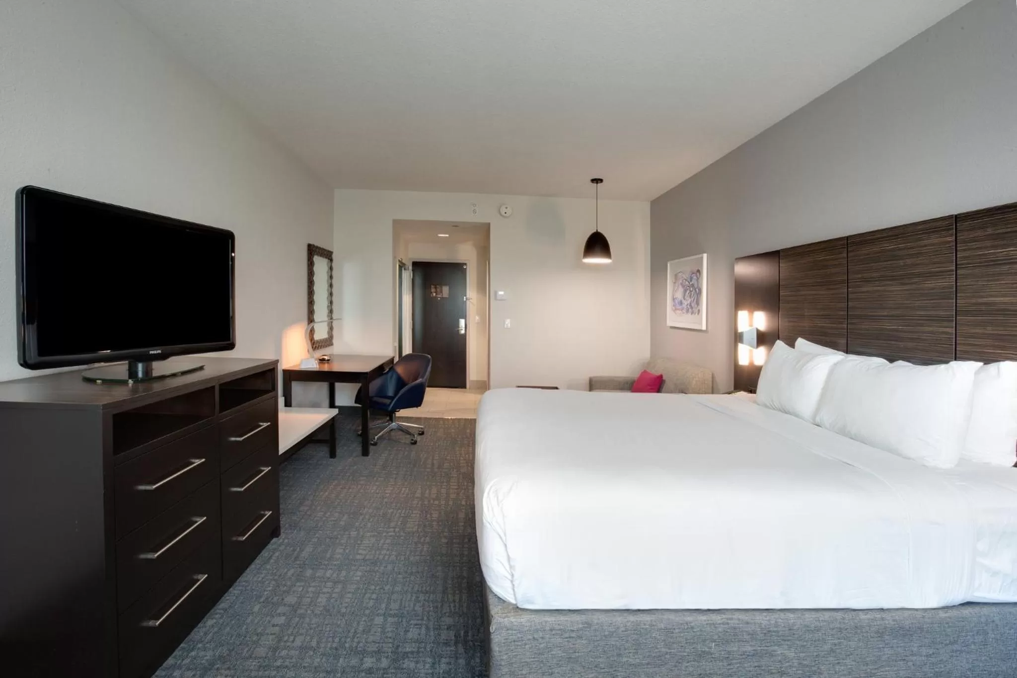 Photo of the whole room, Bed in Crowne Plaza Hotel & Resorts Fort Lauderdale Airport/ Cruise by IHG