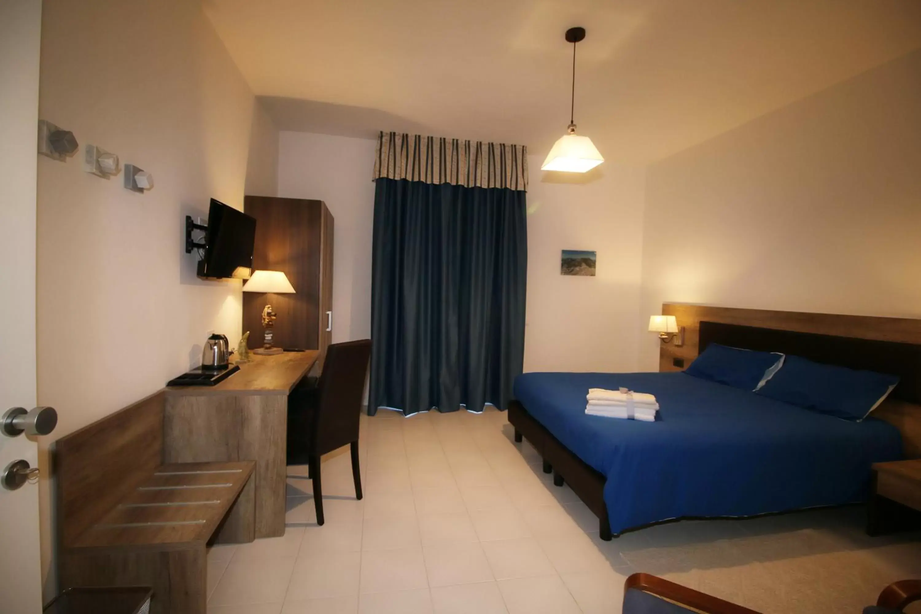 Deluxe Double or Twin Room with Balcony - single occupancy in B & B LA MARMIFERA Deluxe Double or Twin Room with Balcony - single occupancy in B & B LA MARMIFERA