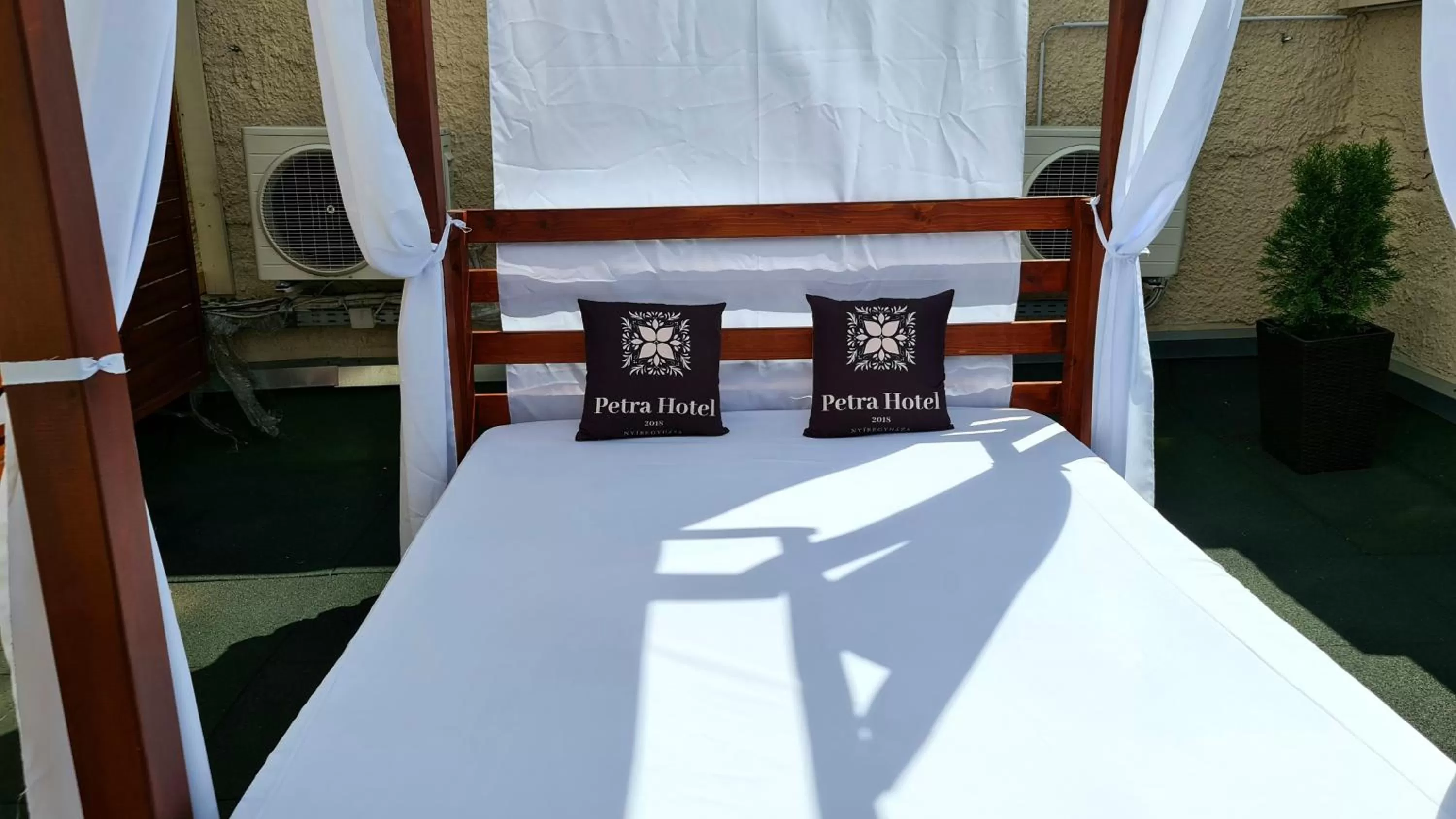 Patio, Bed in Petra Hotel