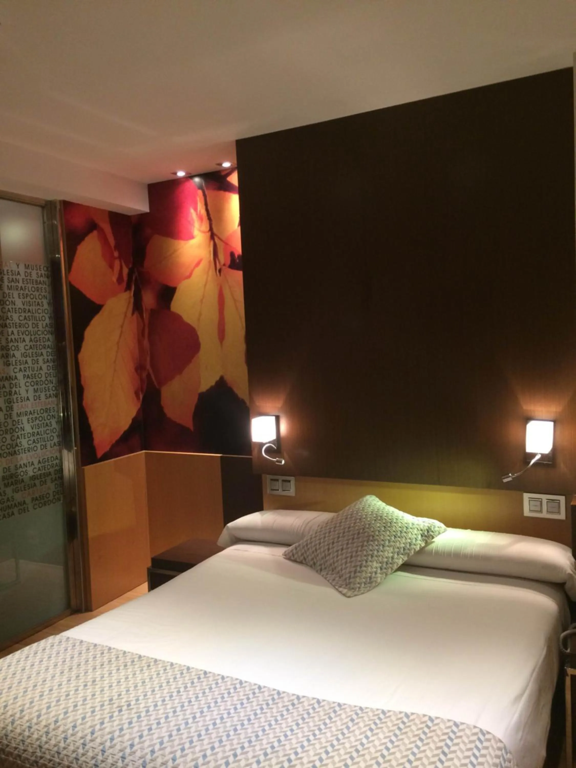 Bedroom, Bed in Hotel Vía Gótica