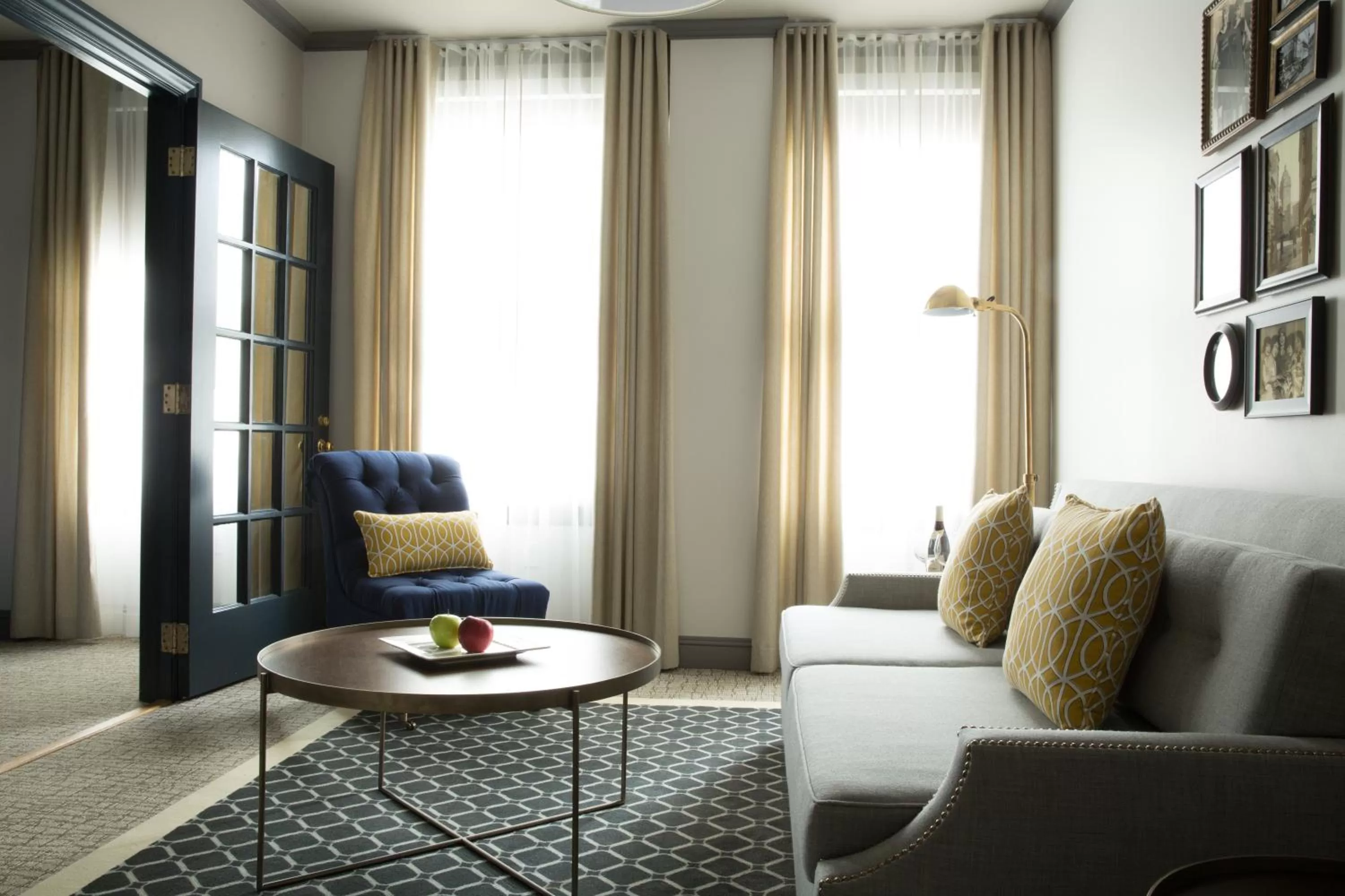 Seating area in Warwick San Francisco