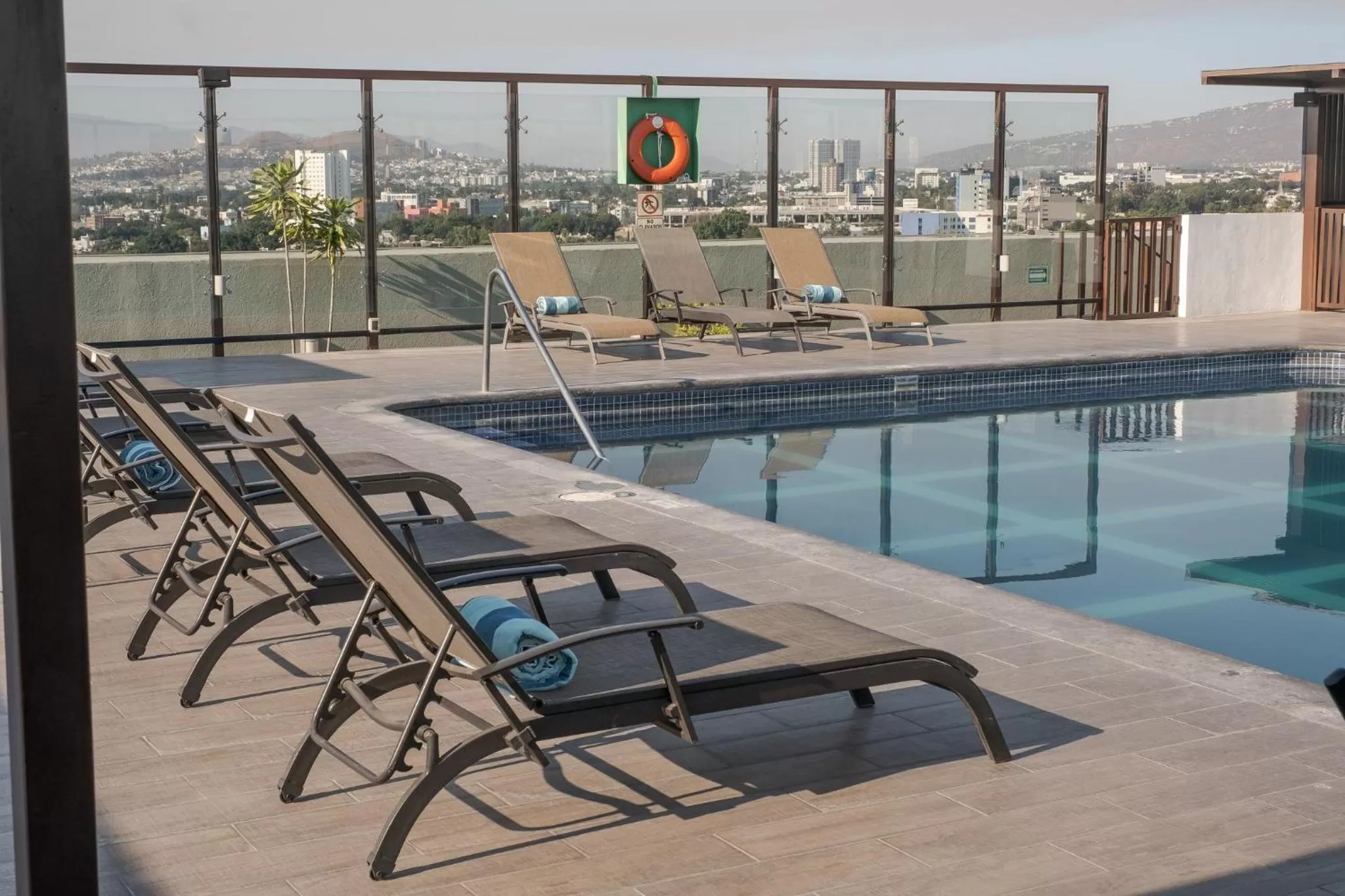 Swimming pool in Holiday Inn Guadalajara Select by IHG