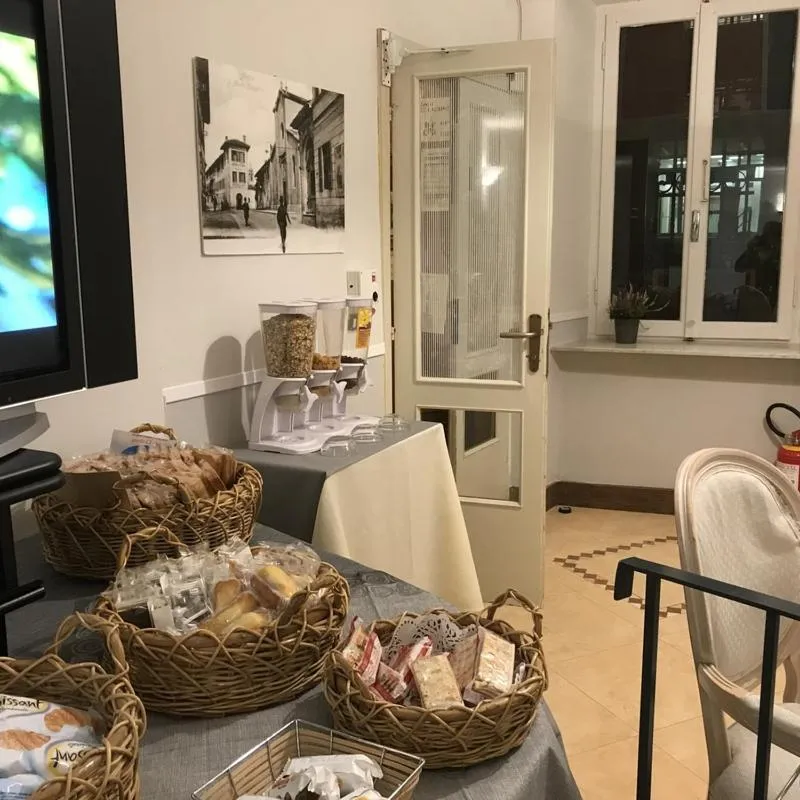 Restaurant/places to eat in Hotel Spagna