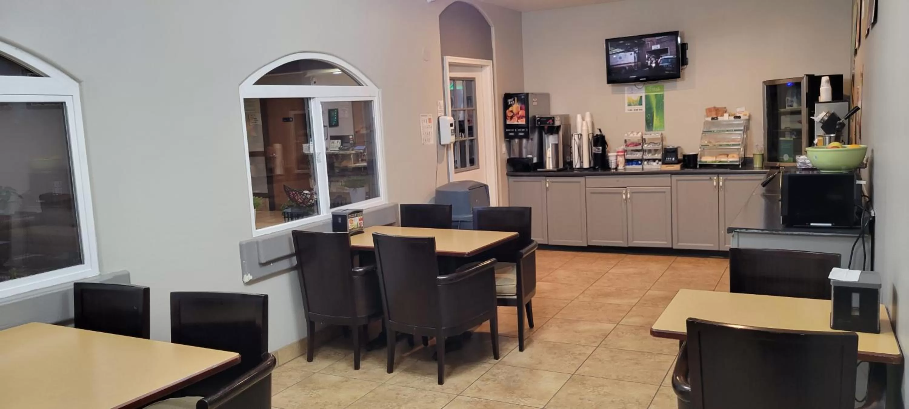 Breakfast in Quality Inn & Suites Salina National Forest Area