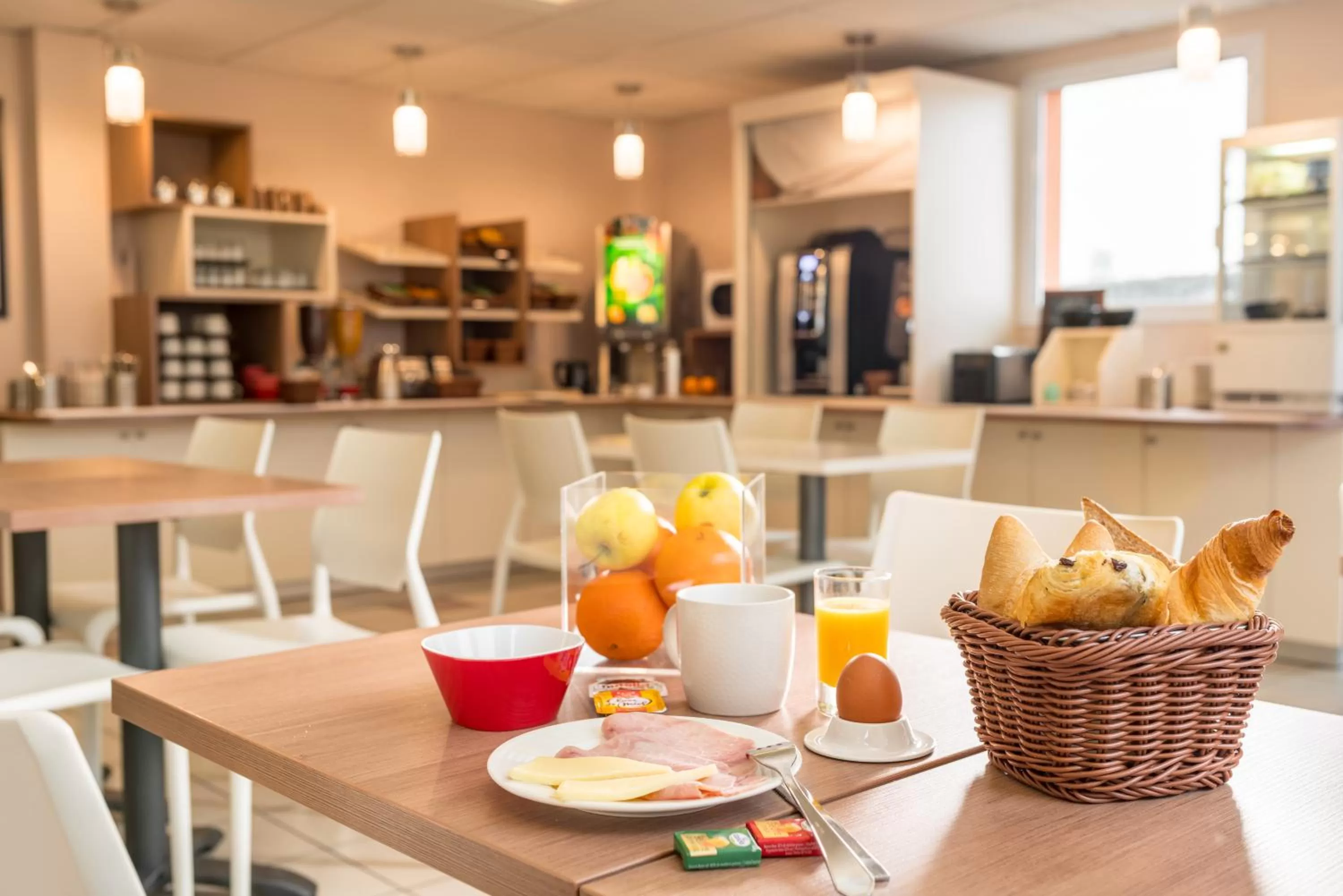 Buffet breakfast in Ace Hôtel Toulouse Blagnac