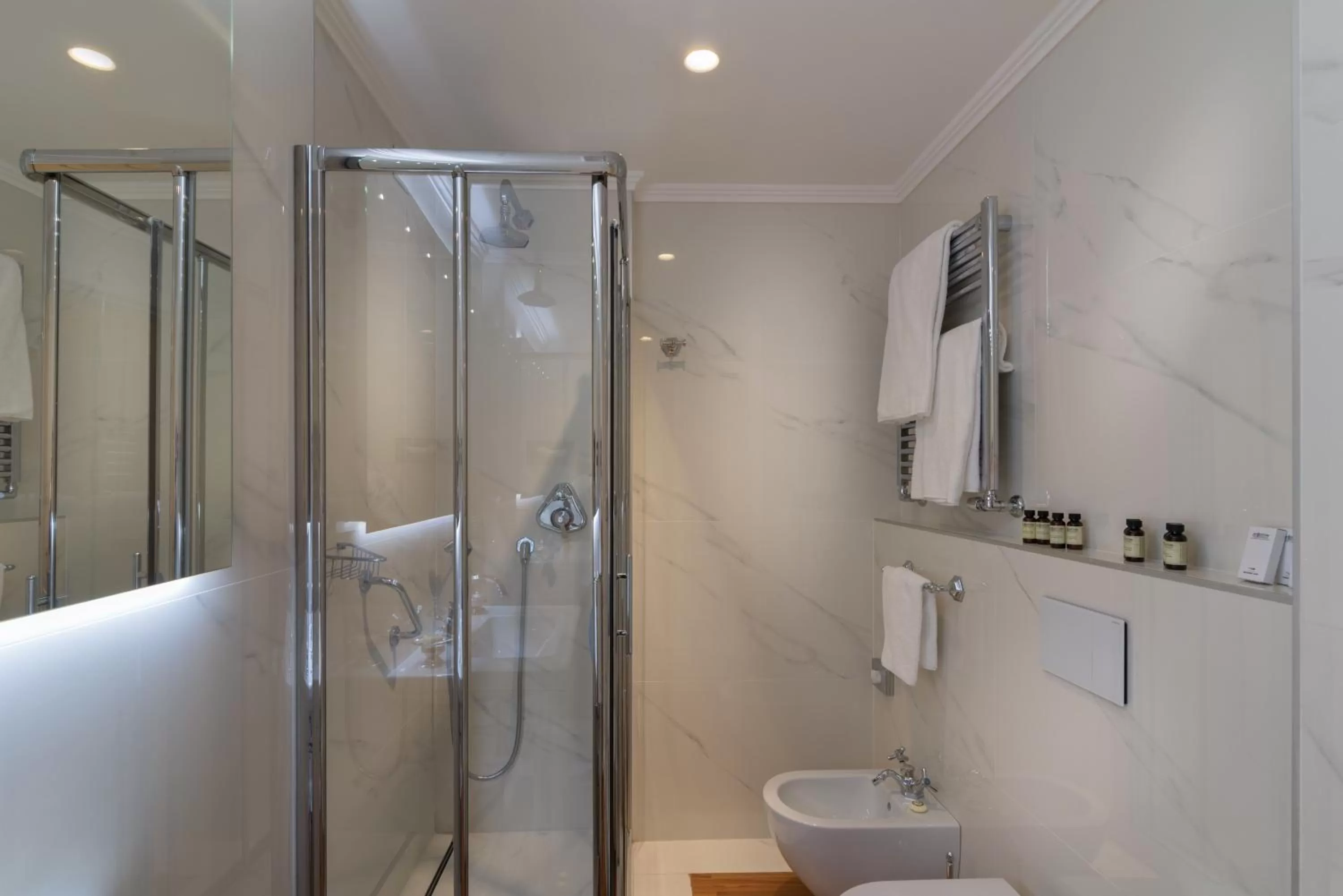 Bathroom in Hotel Degli Artisti